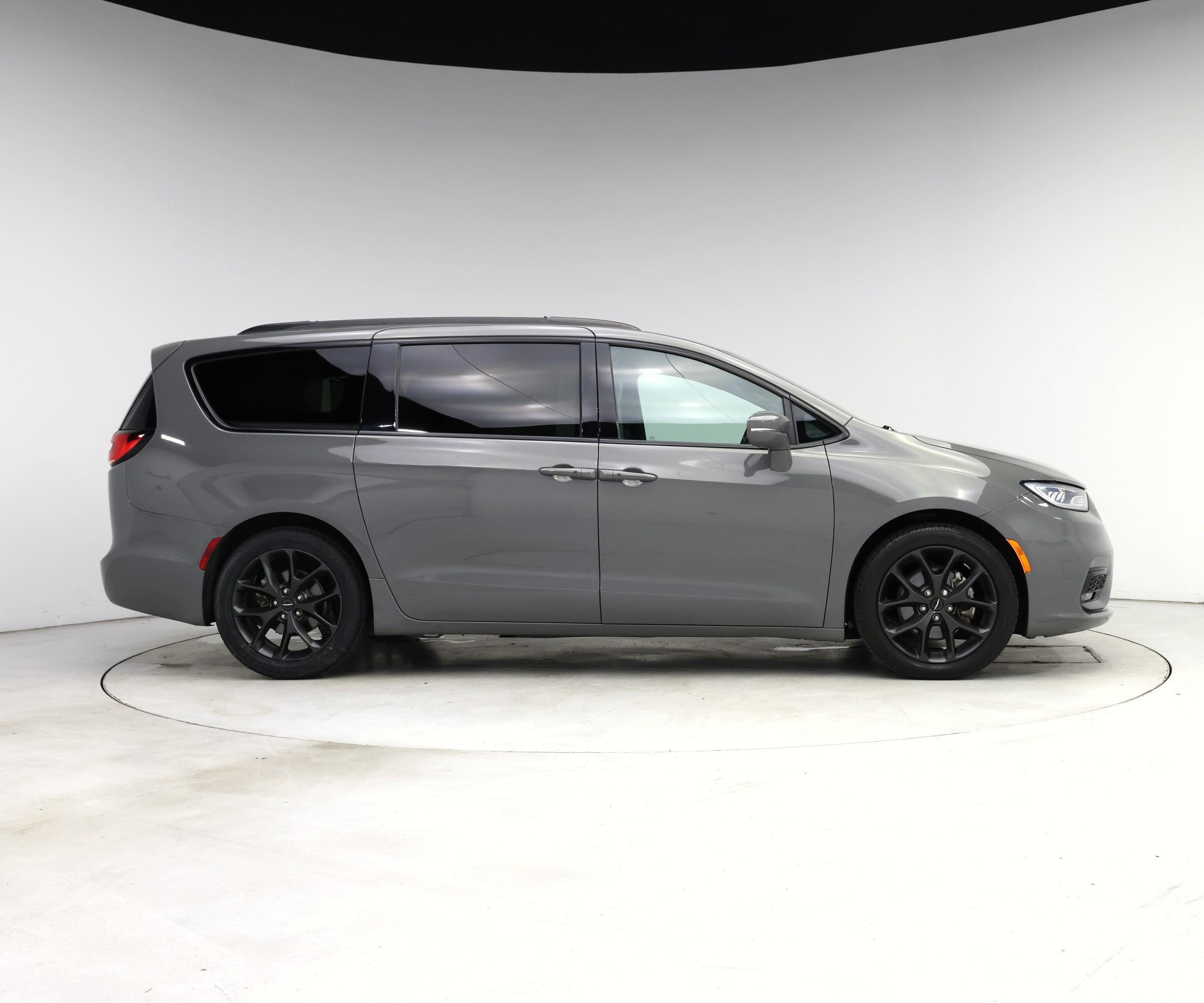 Thumbnail: 2021 Chrysler Pacifica - 7