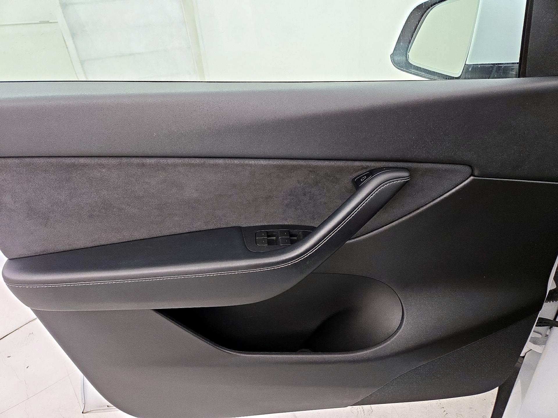 Thumbnail: 2022 Tesla Model Y - 12