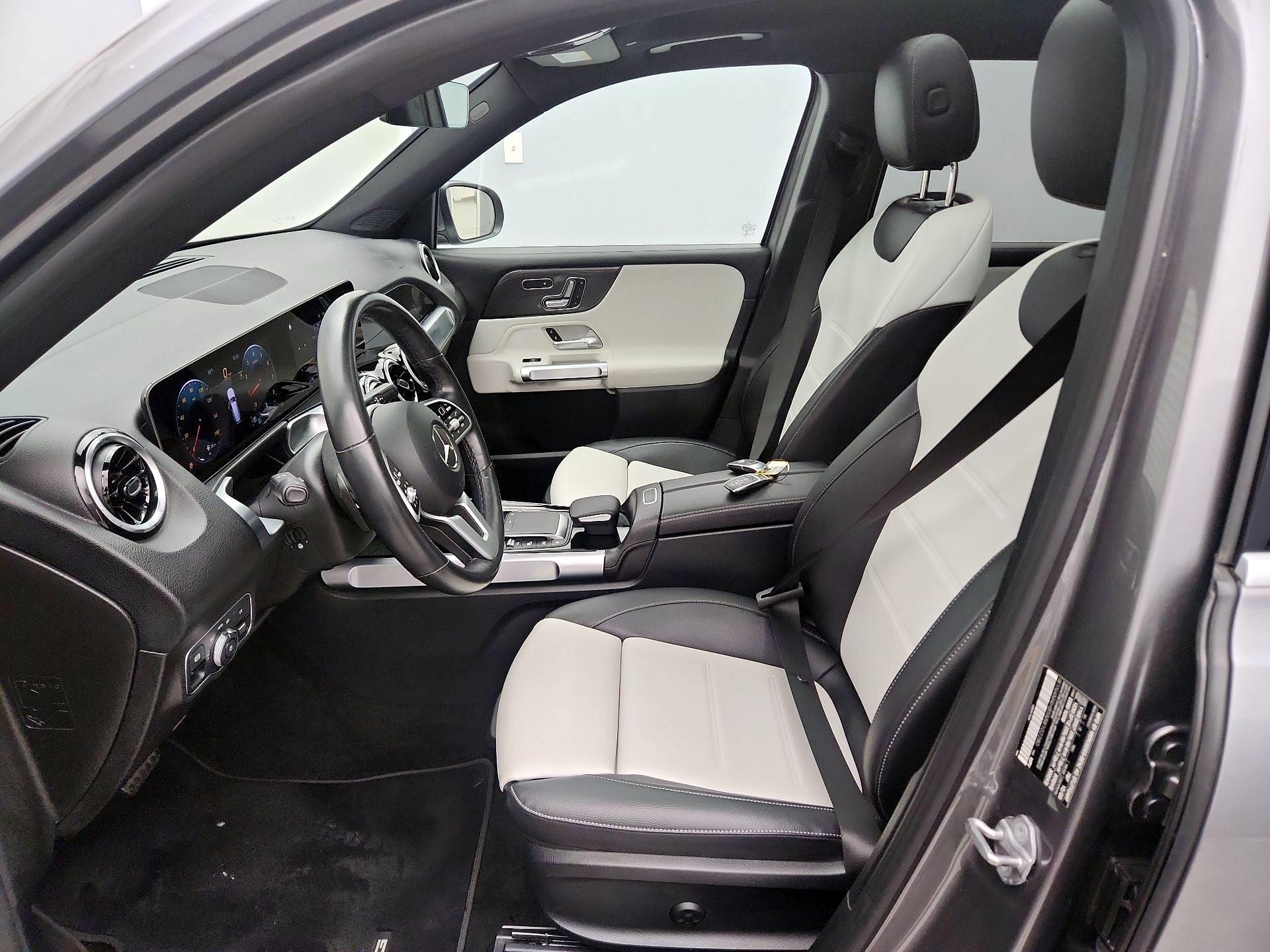 Thumbnail: 2021 Mercedes-Benz GLB - 11
