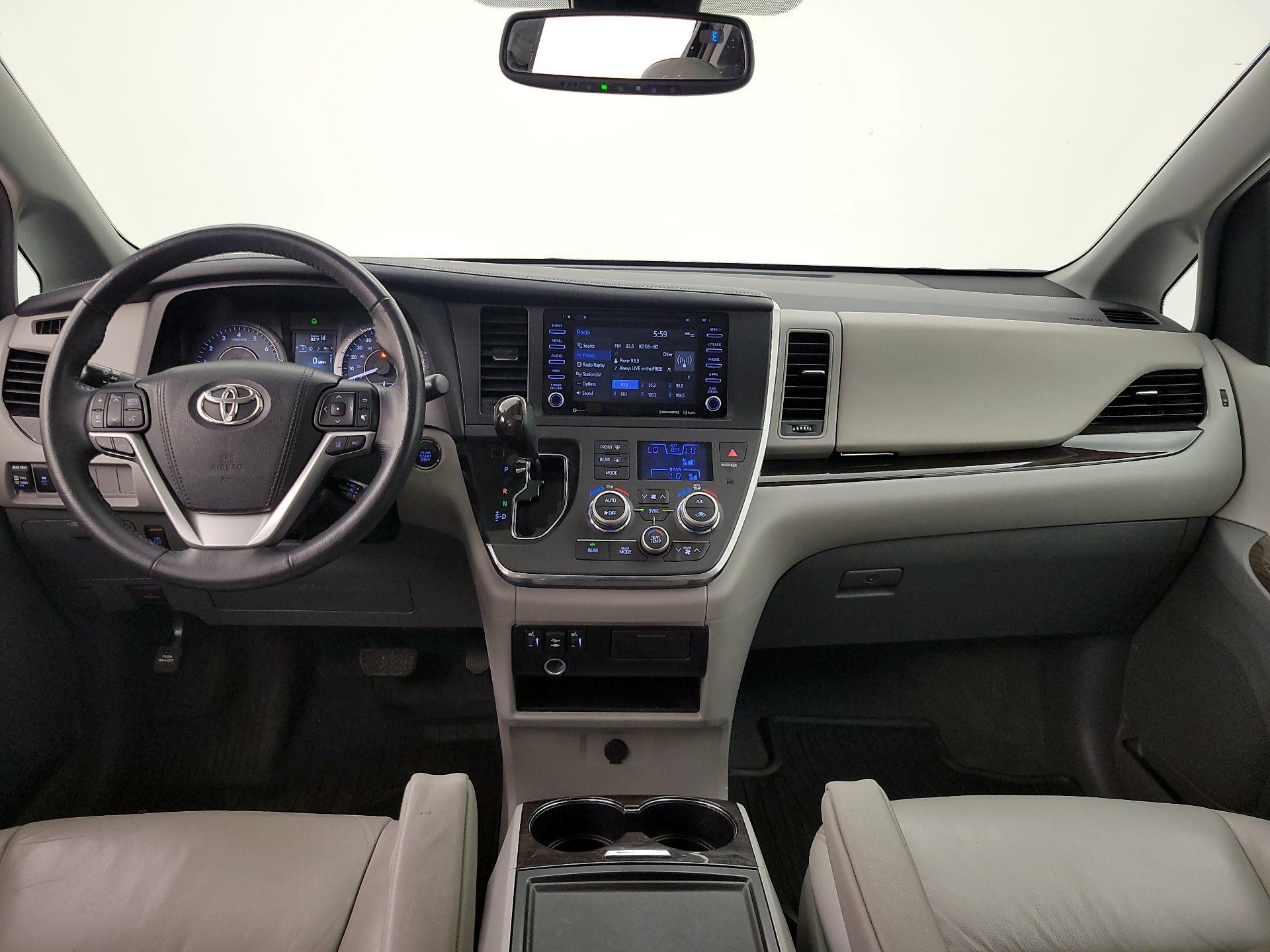 Thumbnail: 2018 Toyota Sienna - 9