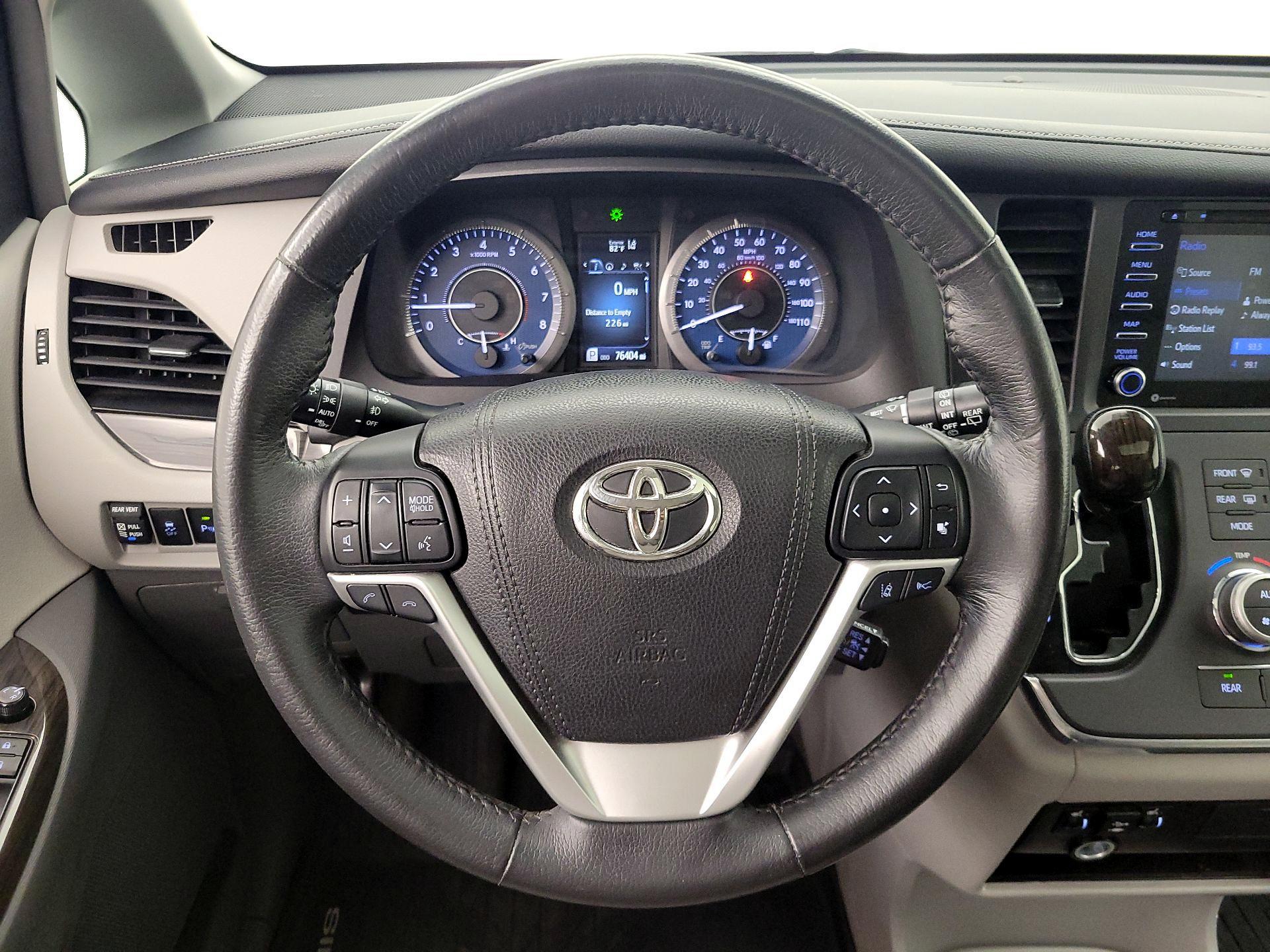 Thumbnail: 2018 Toyota Sienna - 10