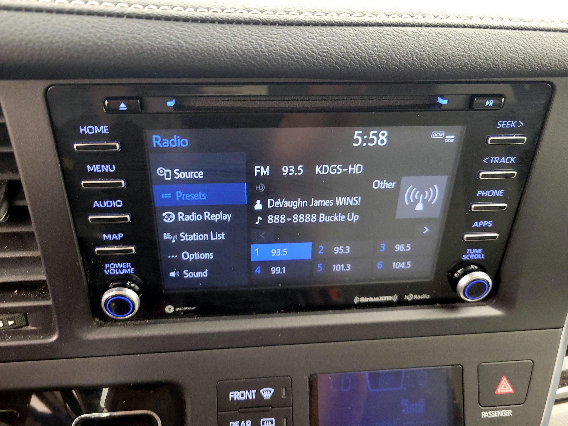 Thumbnail: 2018 Toyota Sienna - 16