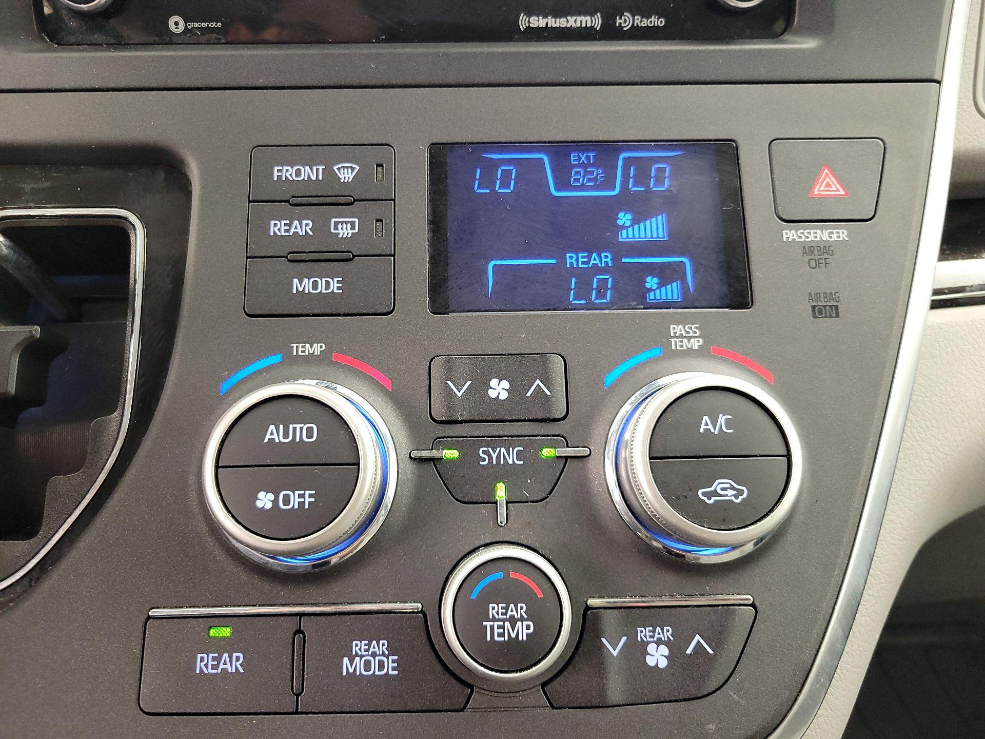 Thumbnail: 2018 Toyota Sienna - 17