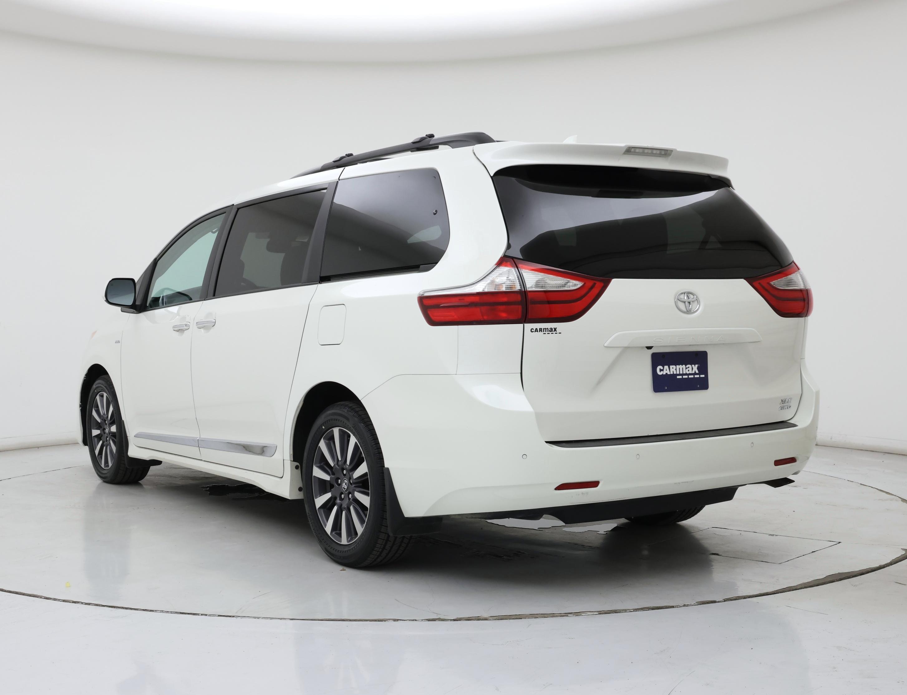 Thumbnail: 2018 Toyota Sienna - 2