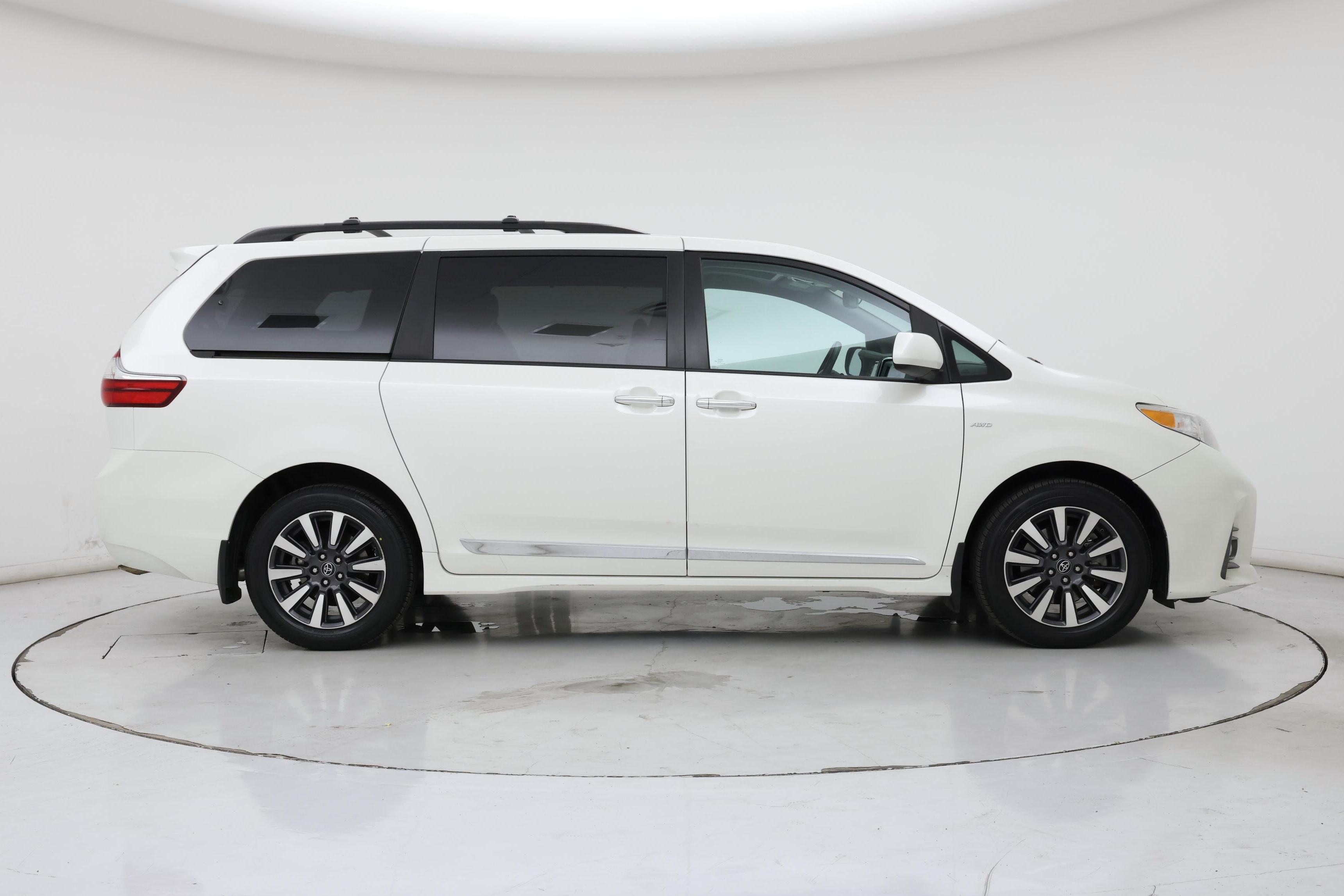 Thumbnail: 2018 Toyota Sienna - 7