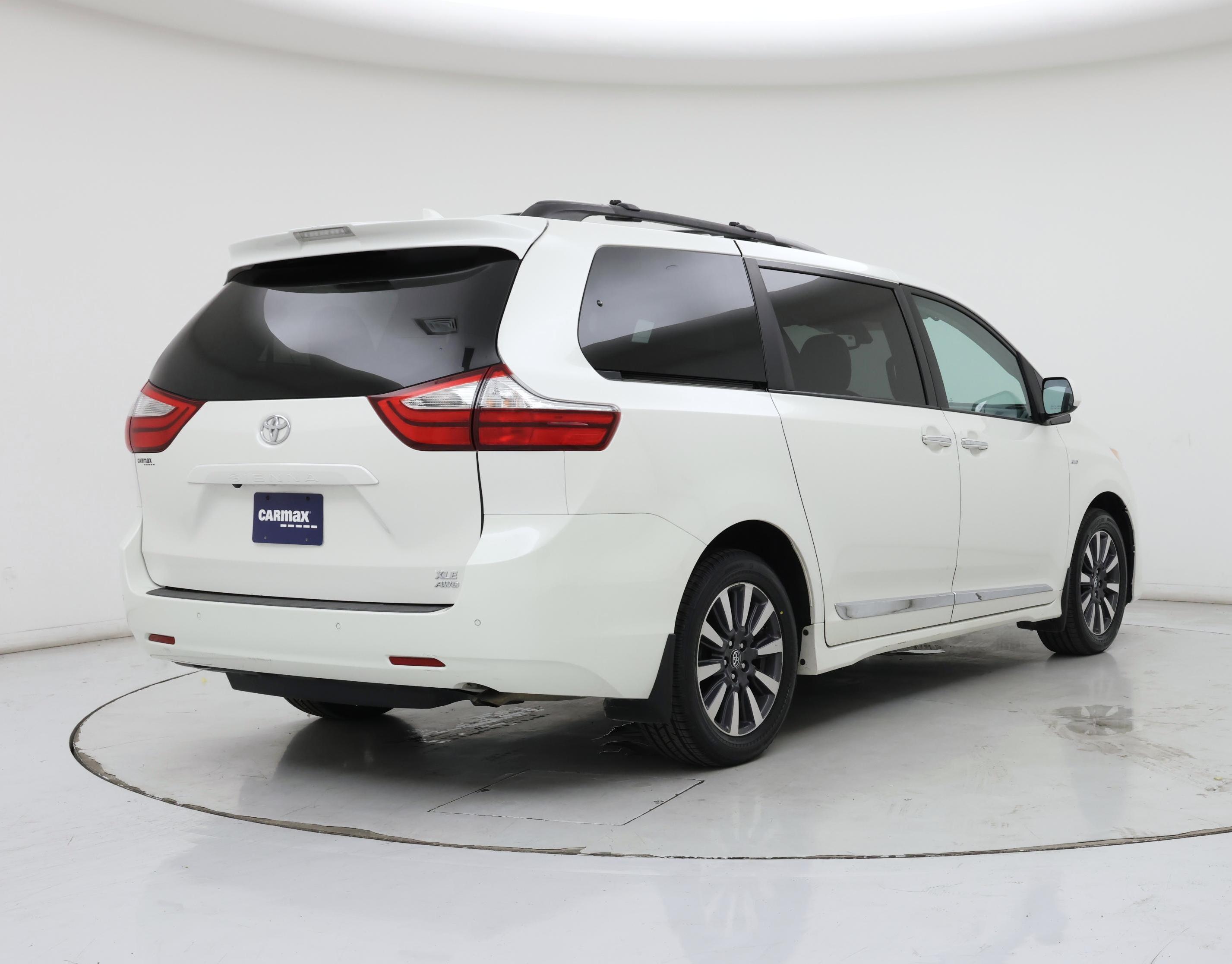 Thumbnail: 2018 Toyota Sienna - 8