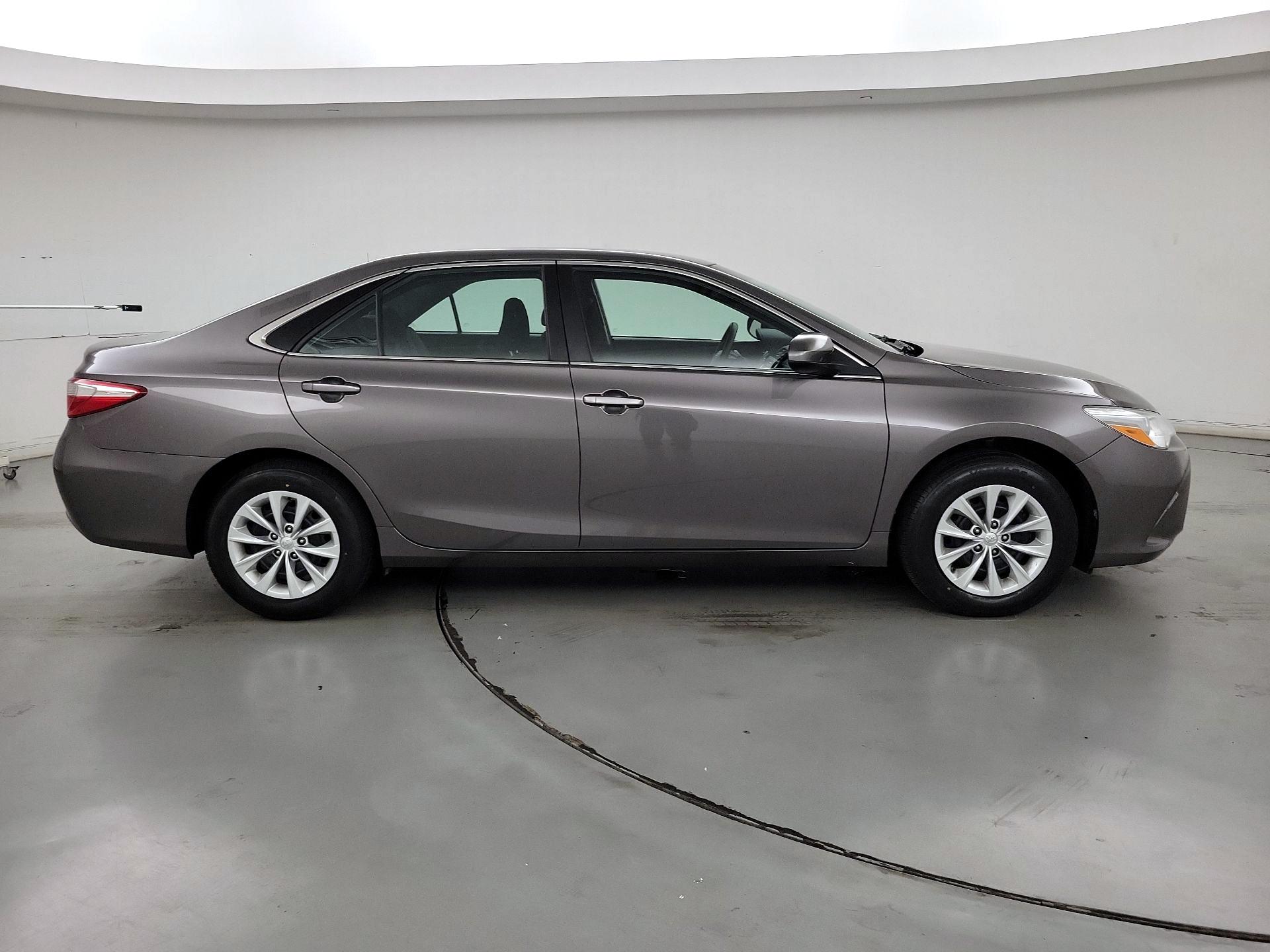 Thumbnail: 2017 Toyota Camry - 4