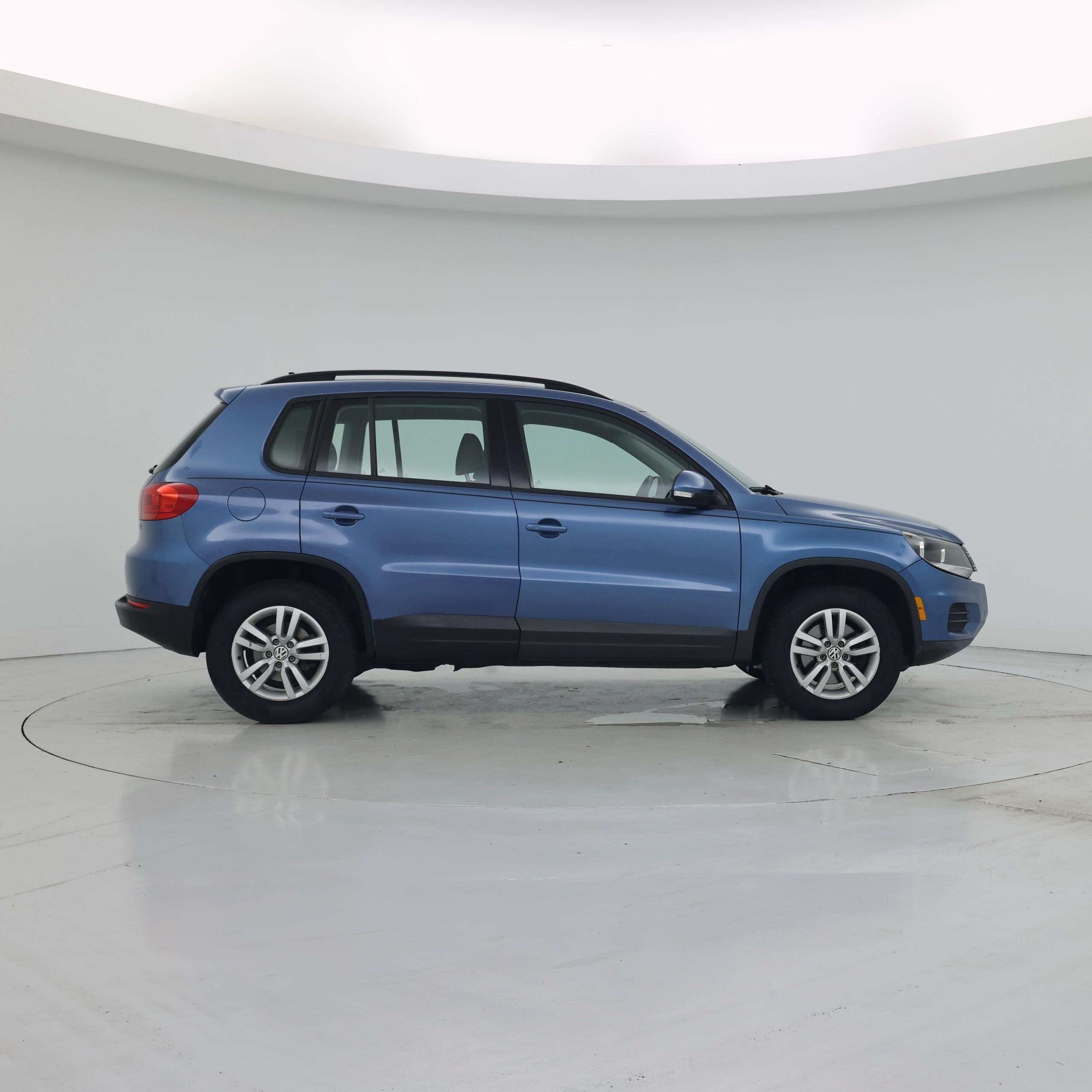 Thumbnail: 2017 Volkswagen Tiguan - 7