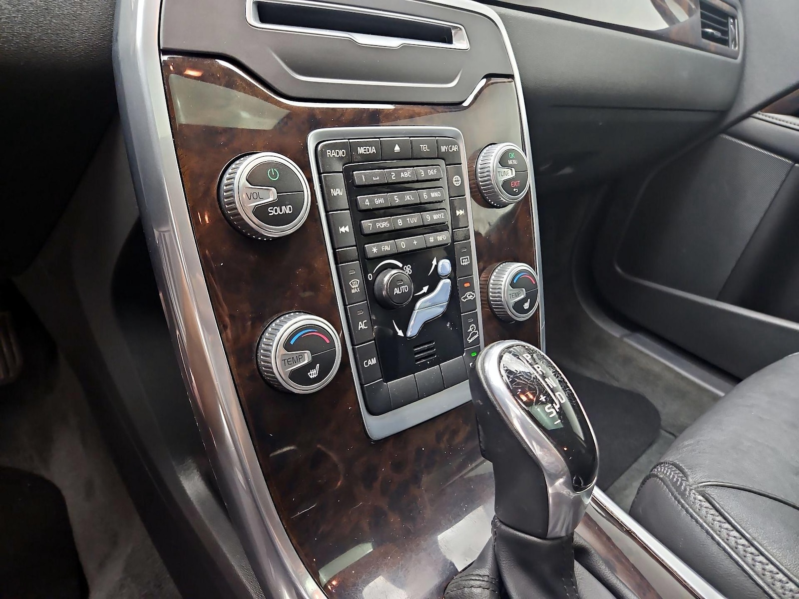 2016 Volvo XC70 Premier - Photo 18