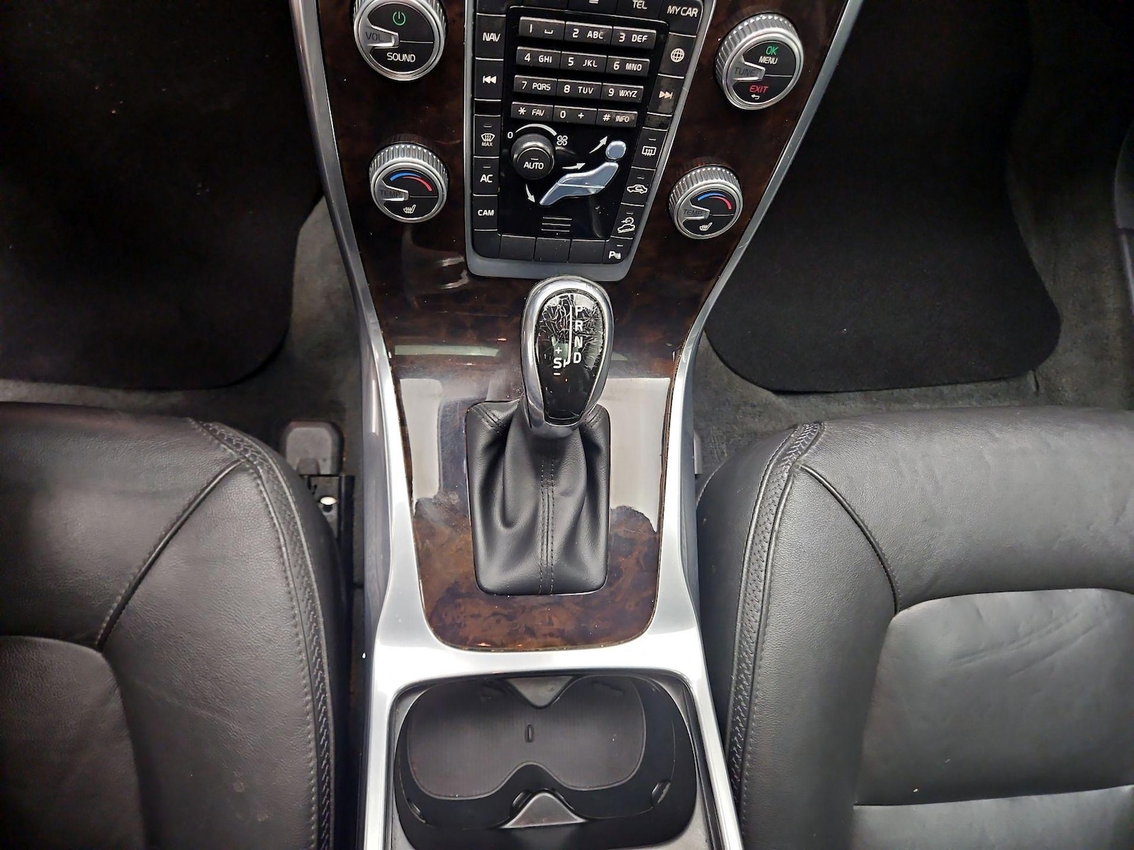 2016 Volvo XC70 Premier - Photo 19