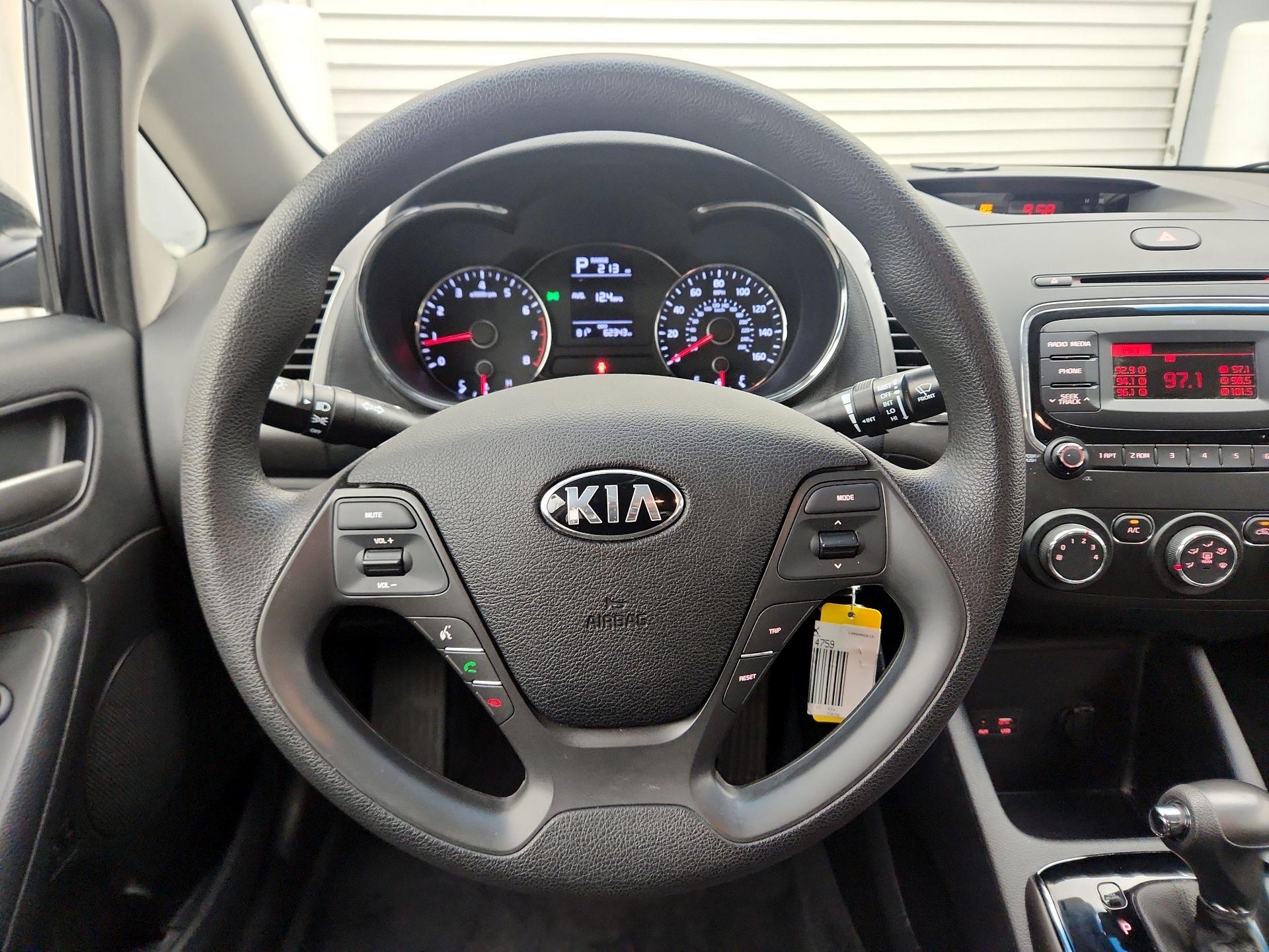 Thumbnail: 2017 Kia Forte - 10