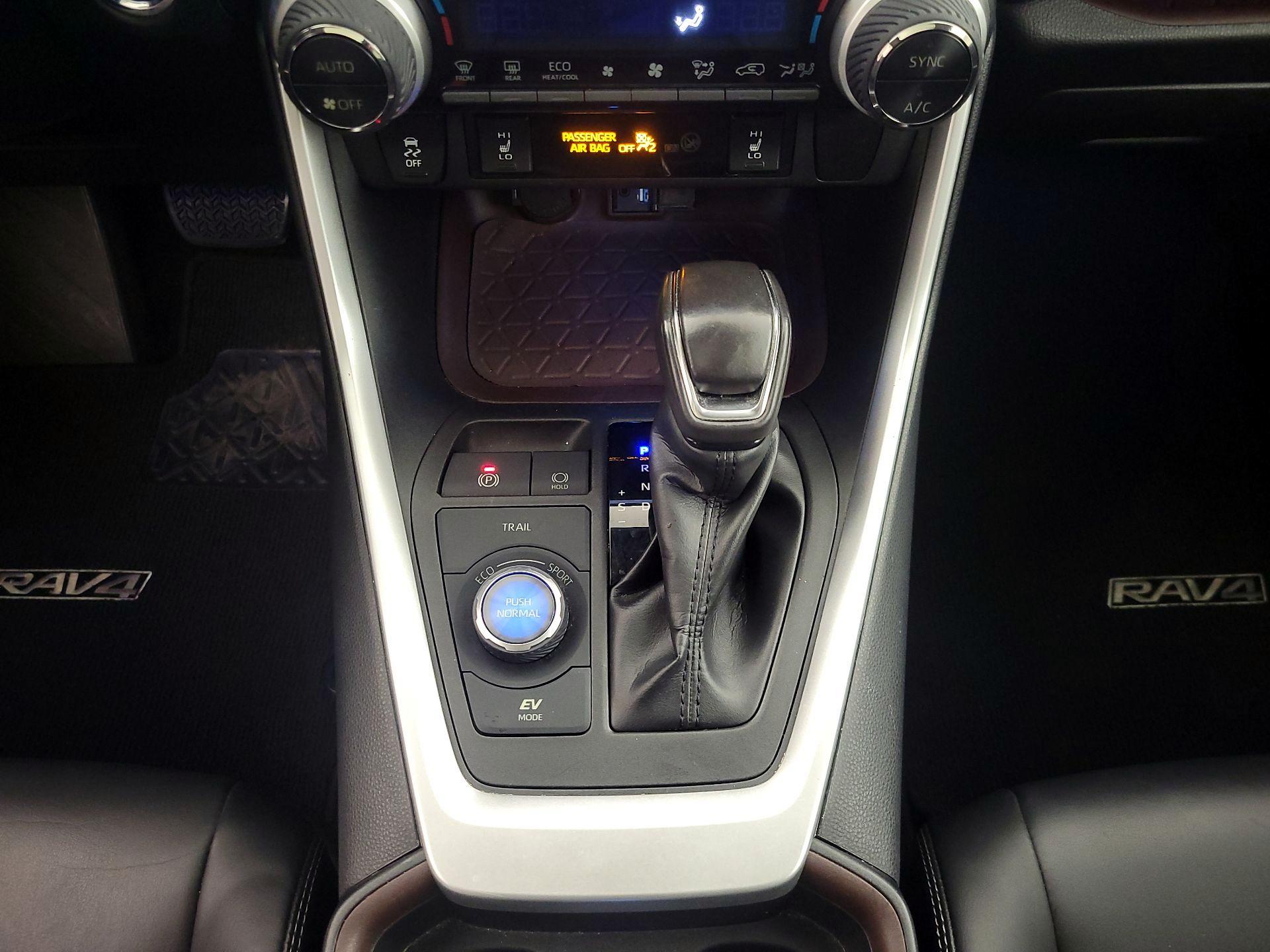 Thumbnail: 2019 Toyota RAV4 - 18