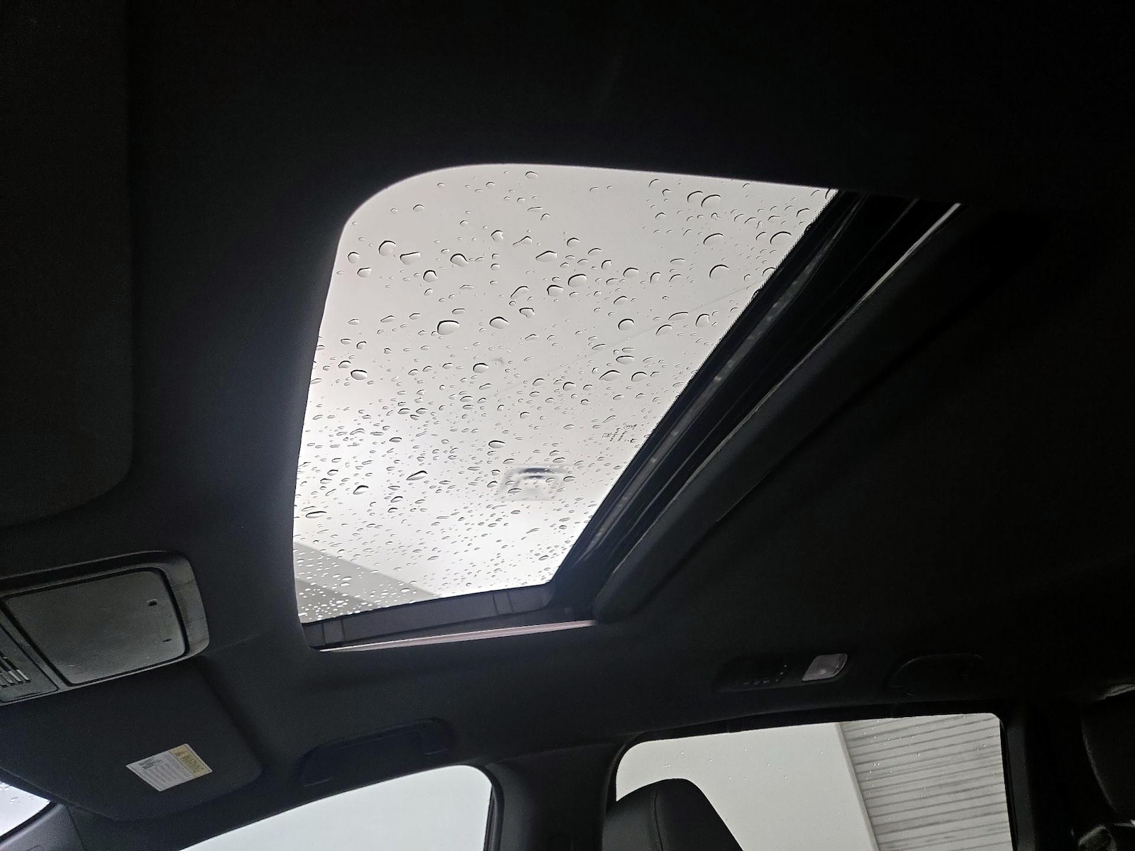 Sunroof(s) & Overhead Airbags