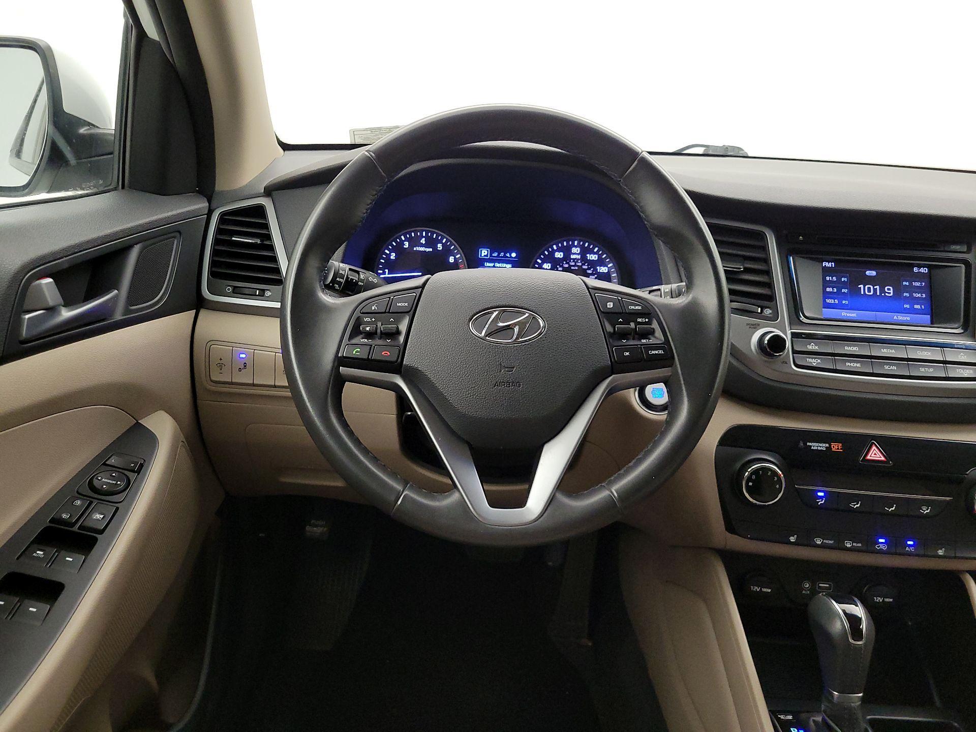 Thumbnail: 2016 Hyundai Tucson - 10