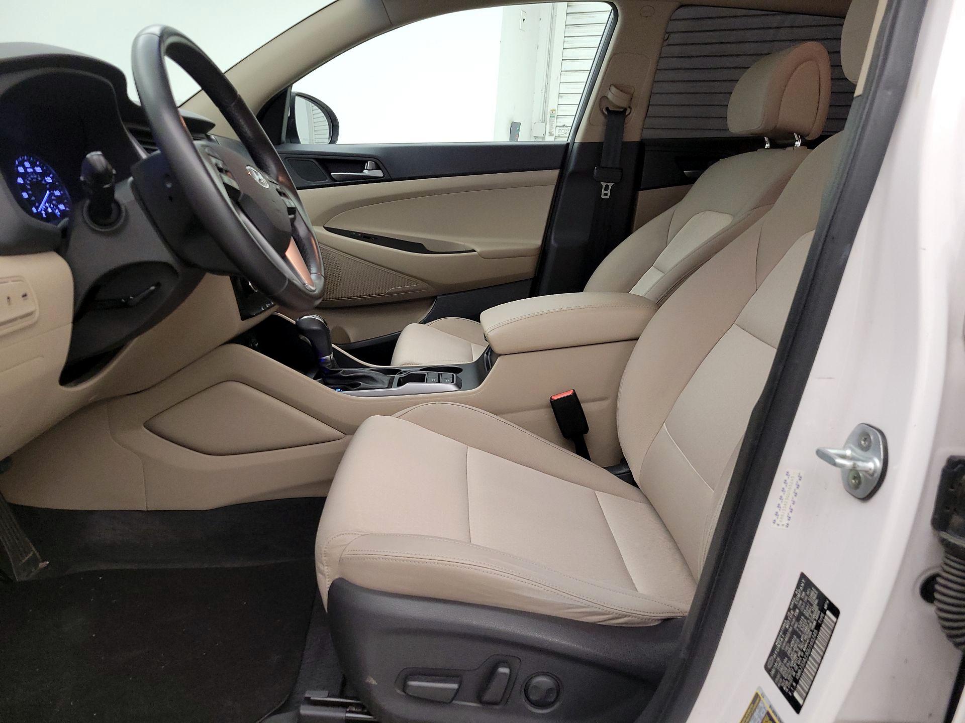 Thumbnail: 2016 Hyundai Tucson - 11