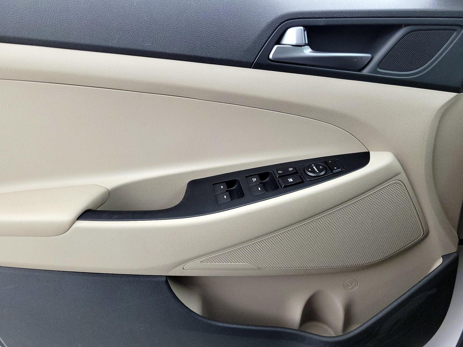 Thumbnail: 2016 Hyundai Tucson - 12