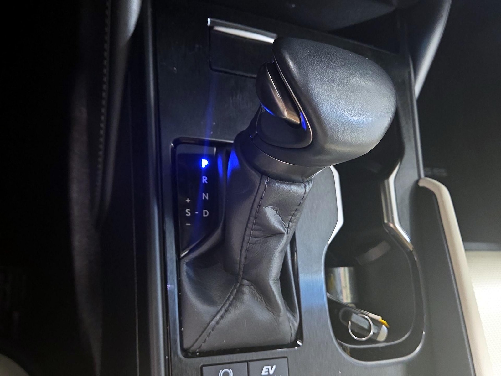 2024 Lexus ES Hybrid 300h - Photo 16