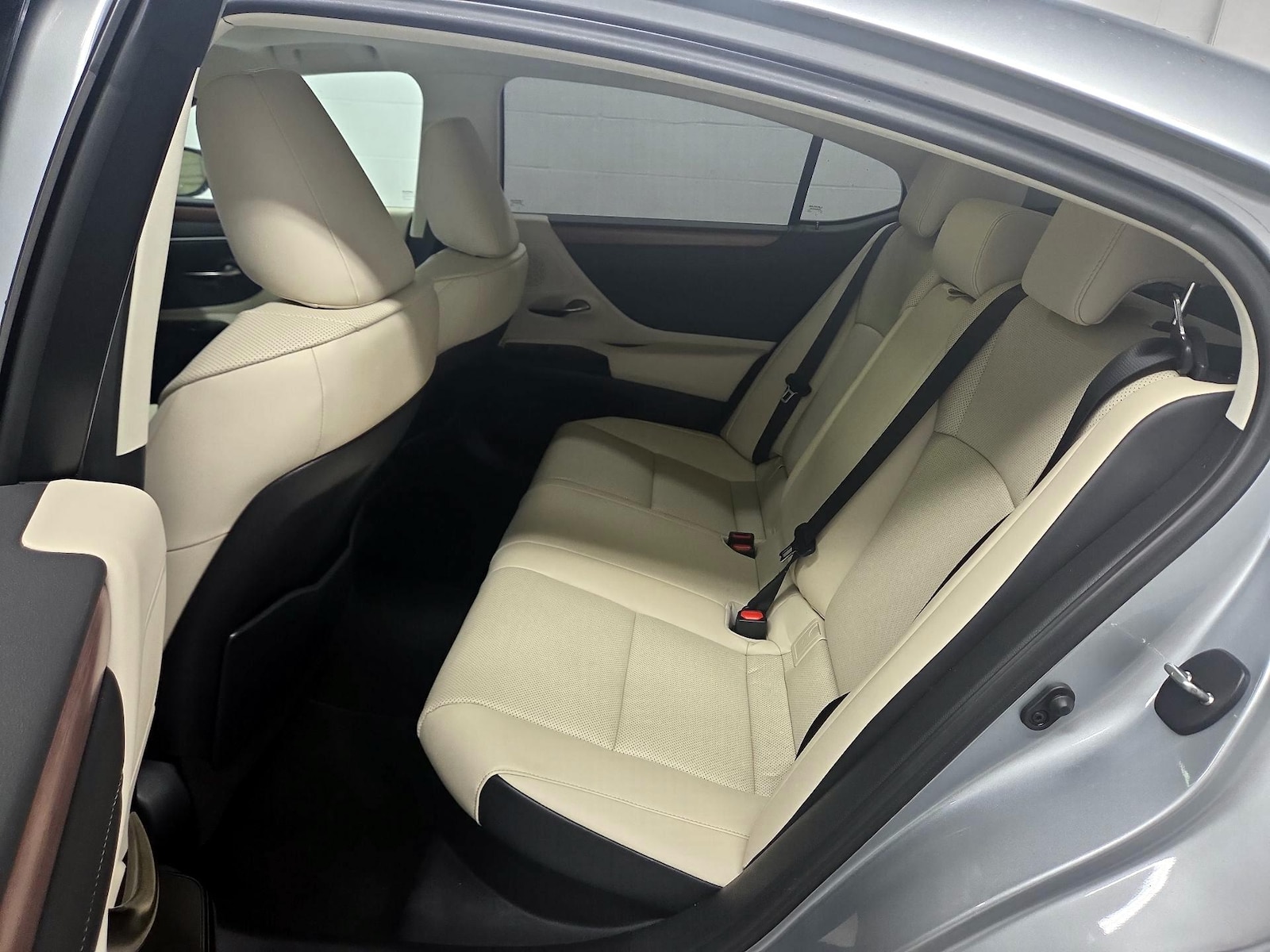 2024 Lexus ES Hybrid 300h - Photo 18