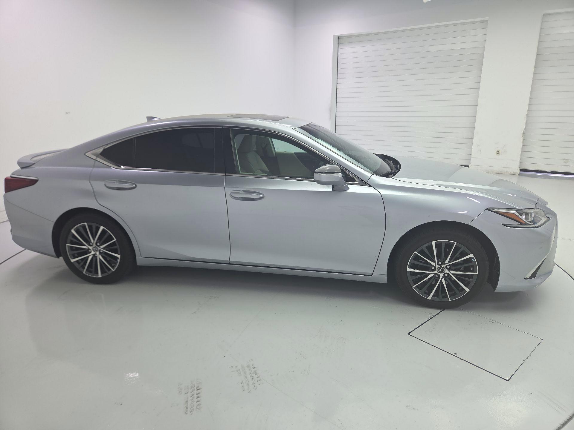 Thumbnail: 2024 Lexus ES - 4