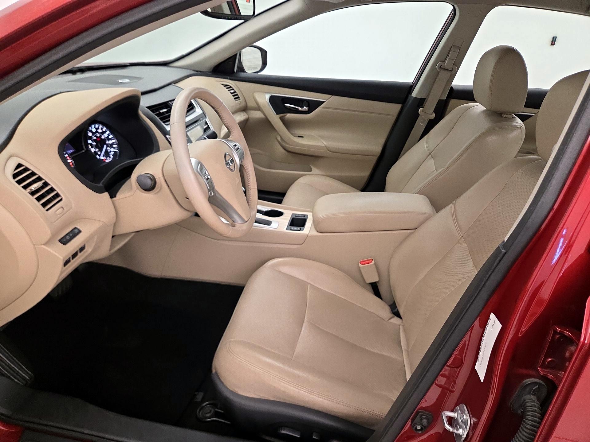 Thumbnail: 2016 Nissan Altima - 11