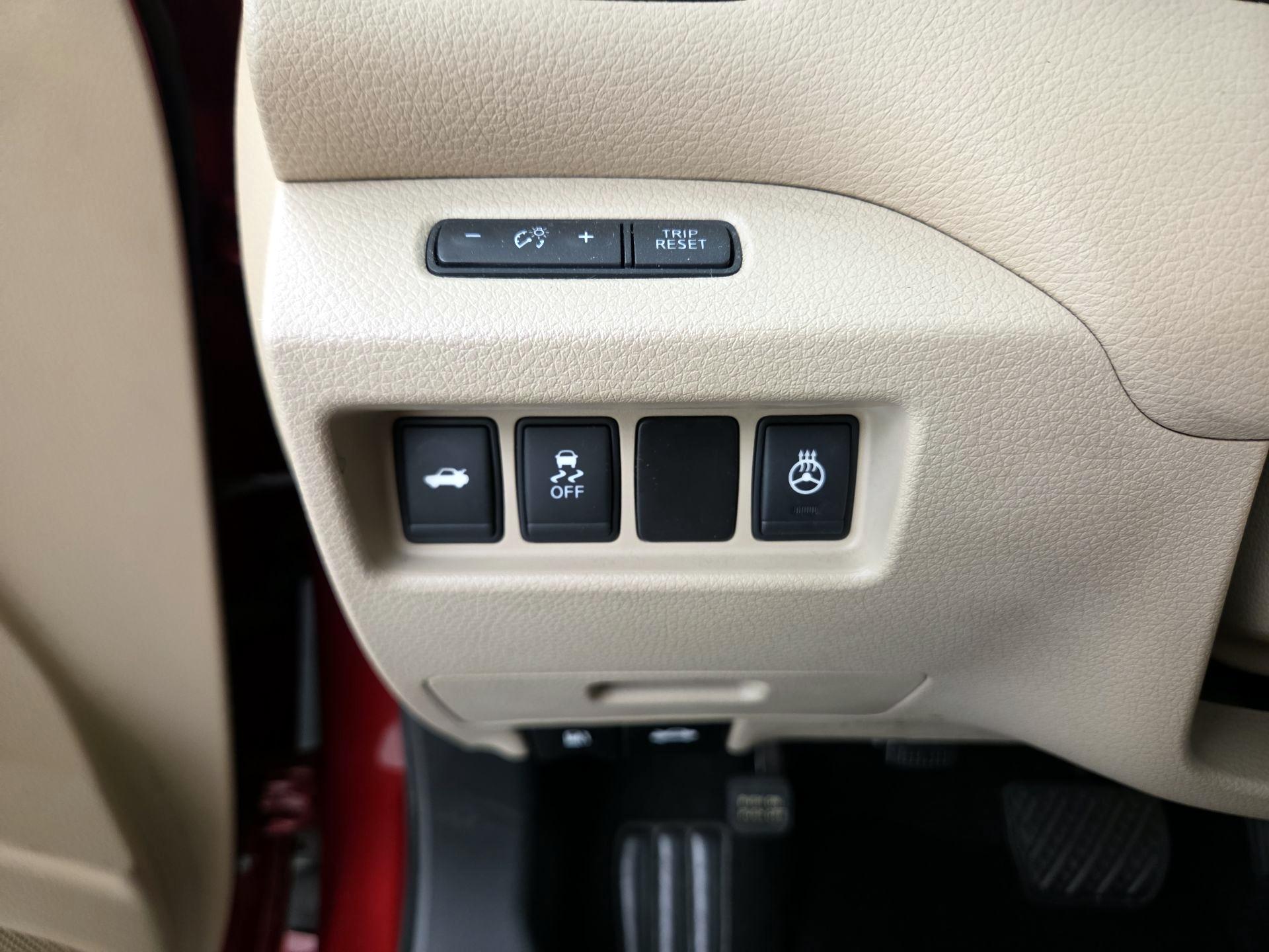 Thumbnail: 2016 Nissan Altima - 13