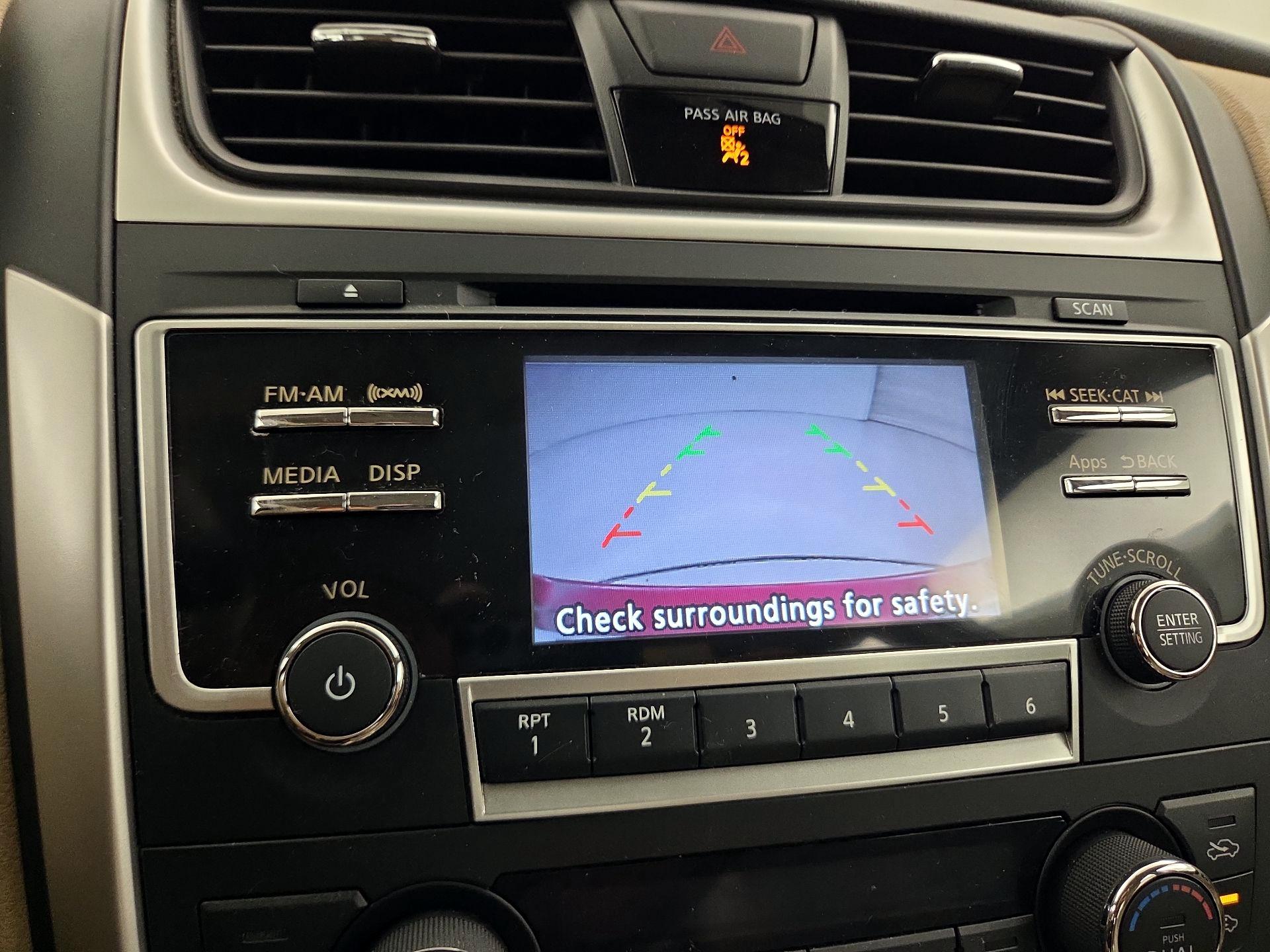 Thumbnail: 2016 Nissan Altima - 14