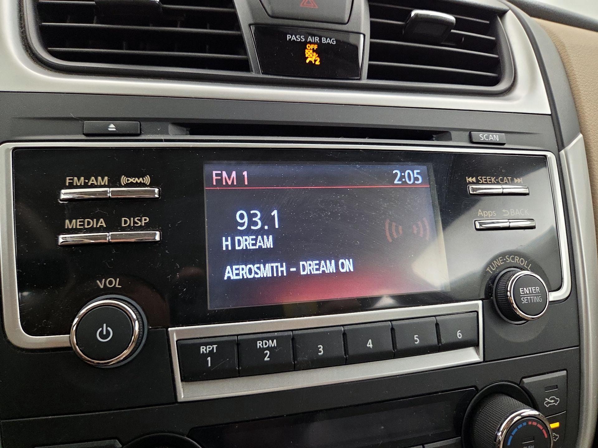Thumbnail: 2016 Nissan Altima - 15