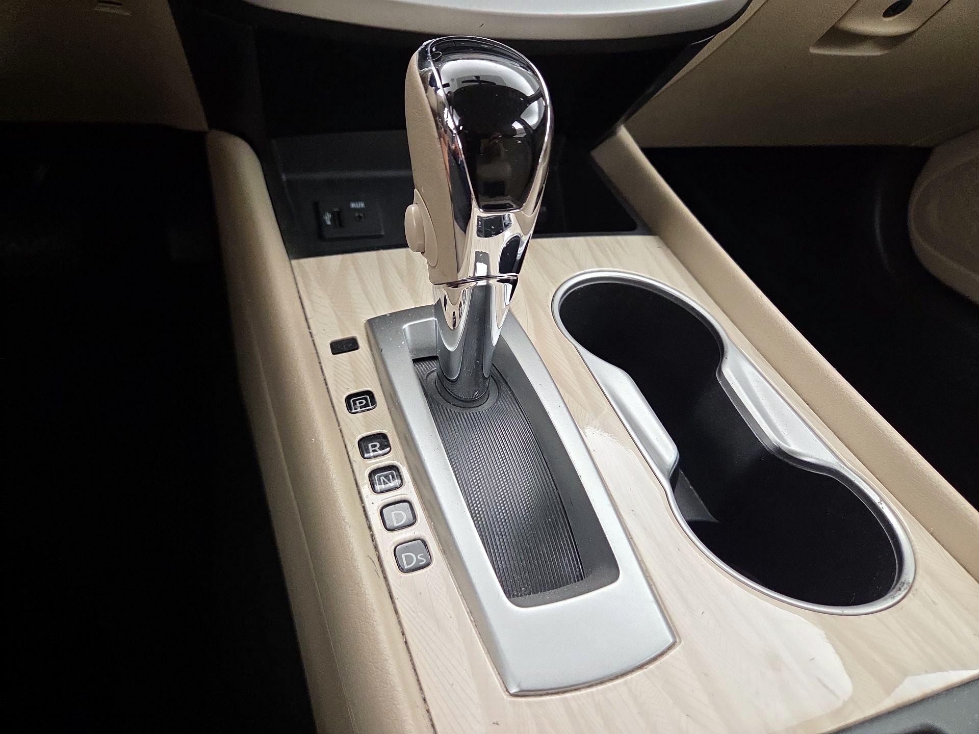 Thumbnail: 2016 Nissan Altima - 17