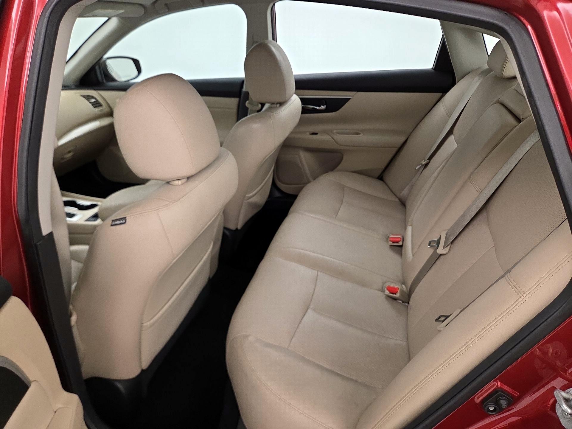 Thumbnail: 2016 Nissan Altima - 19