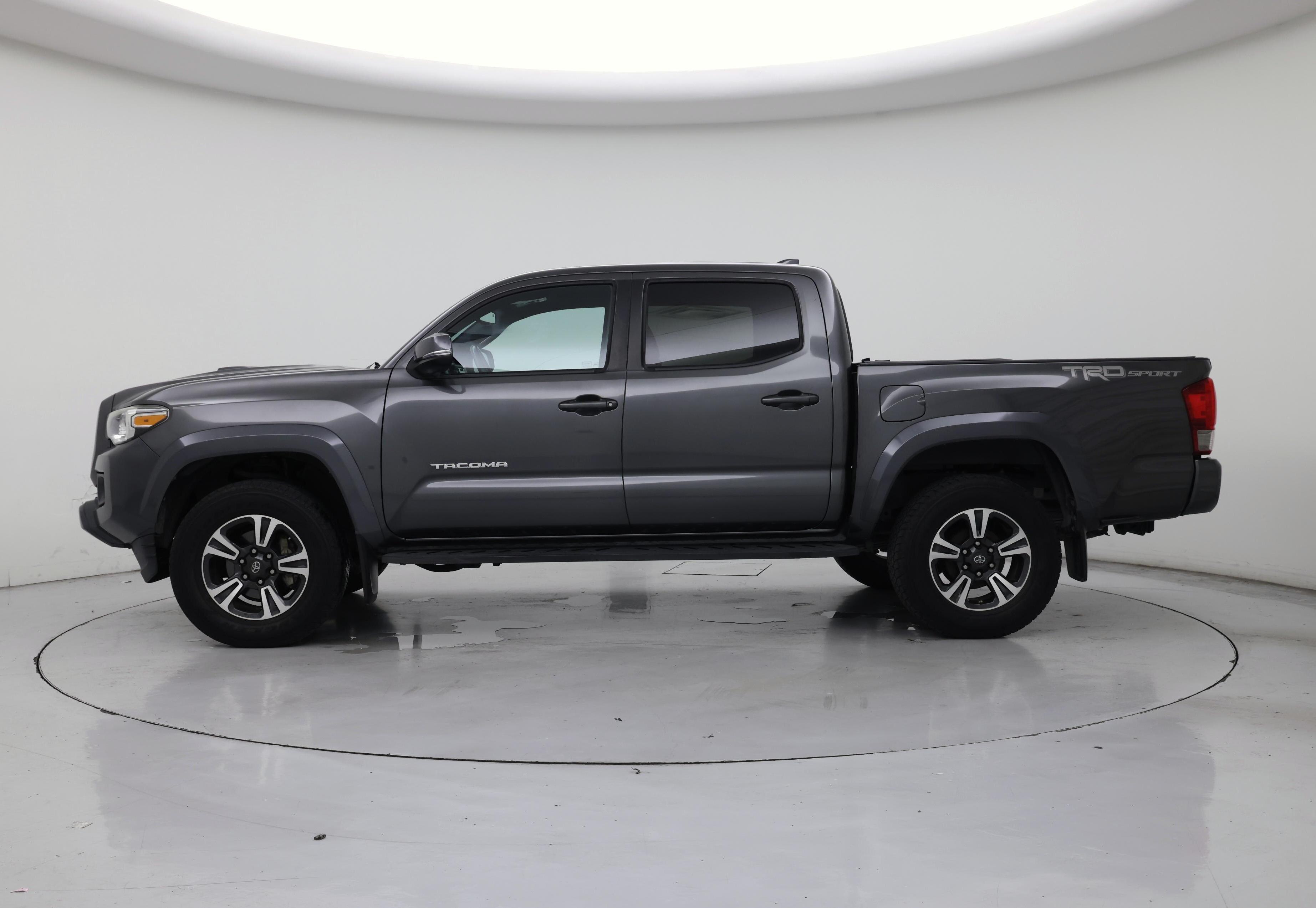 Thumbnail: 2017 Toyota Tacoma - 3