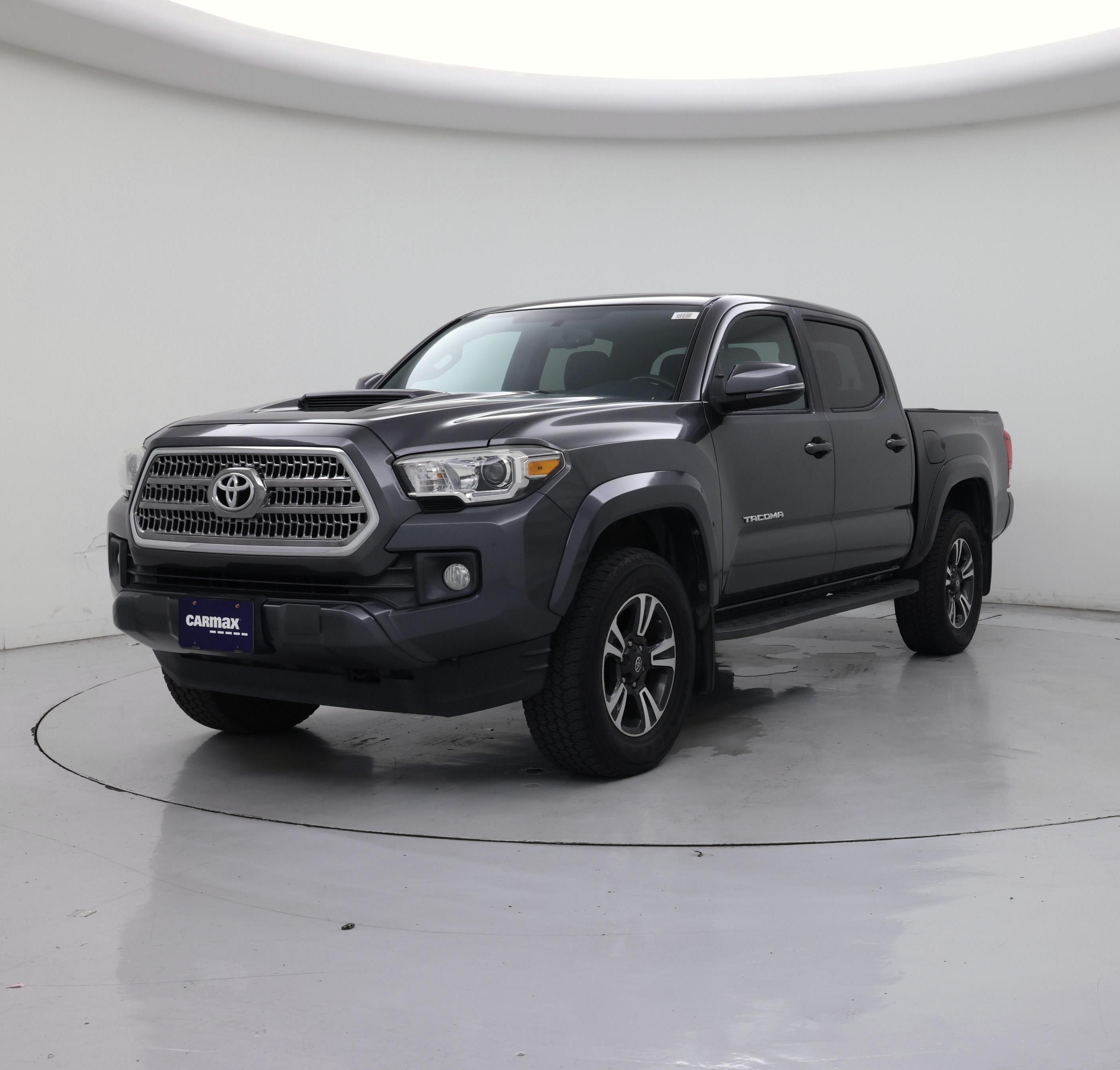 Thumbnail: 2017 Toyota Tacoma - 4