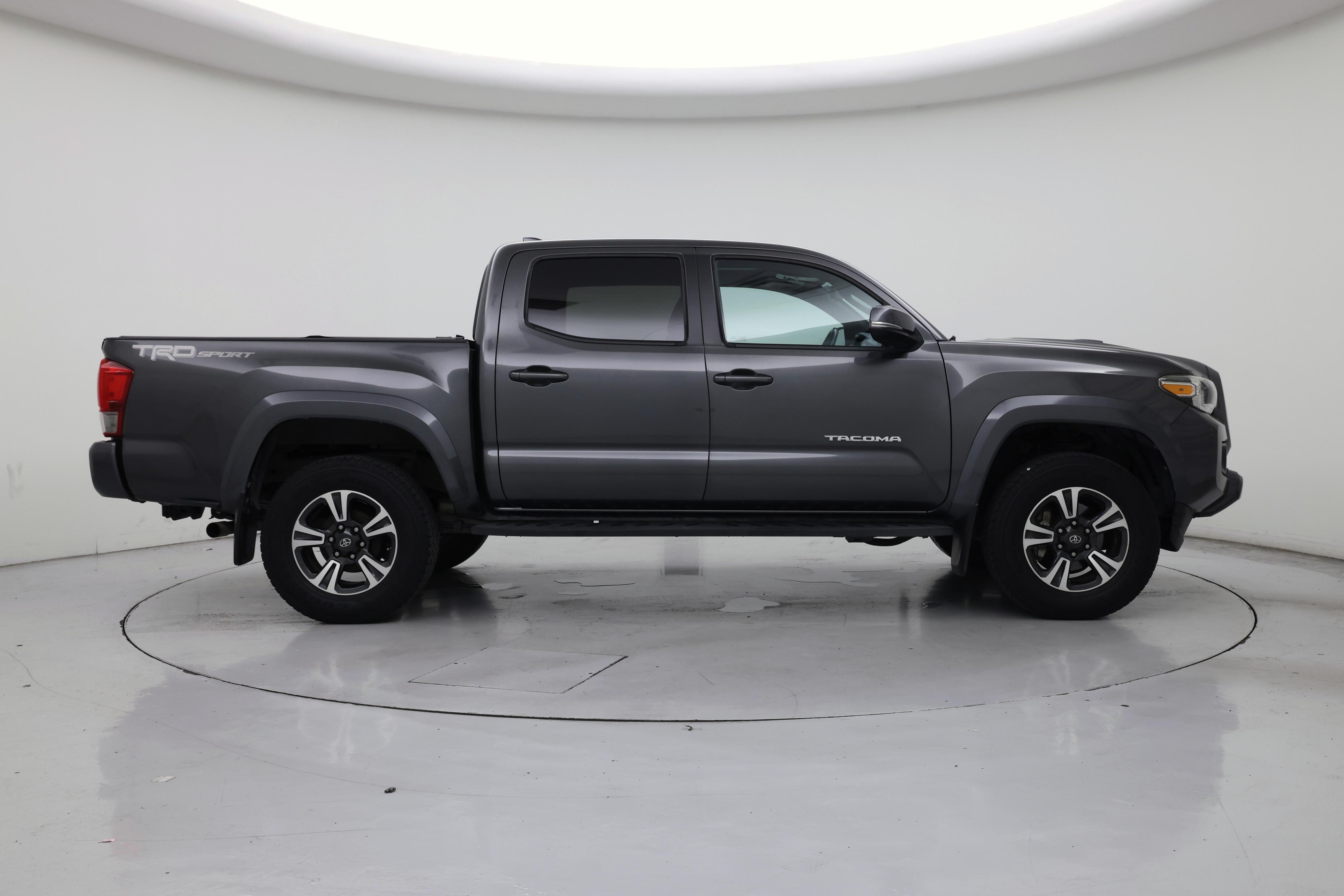 Thumbnail: 2017 Toyota Tacoma - 7