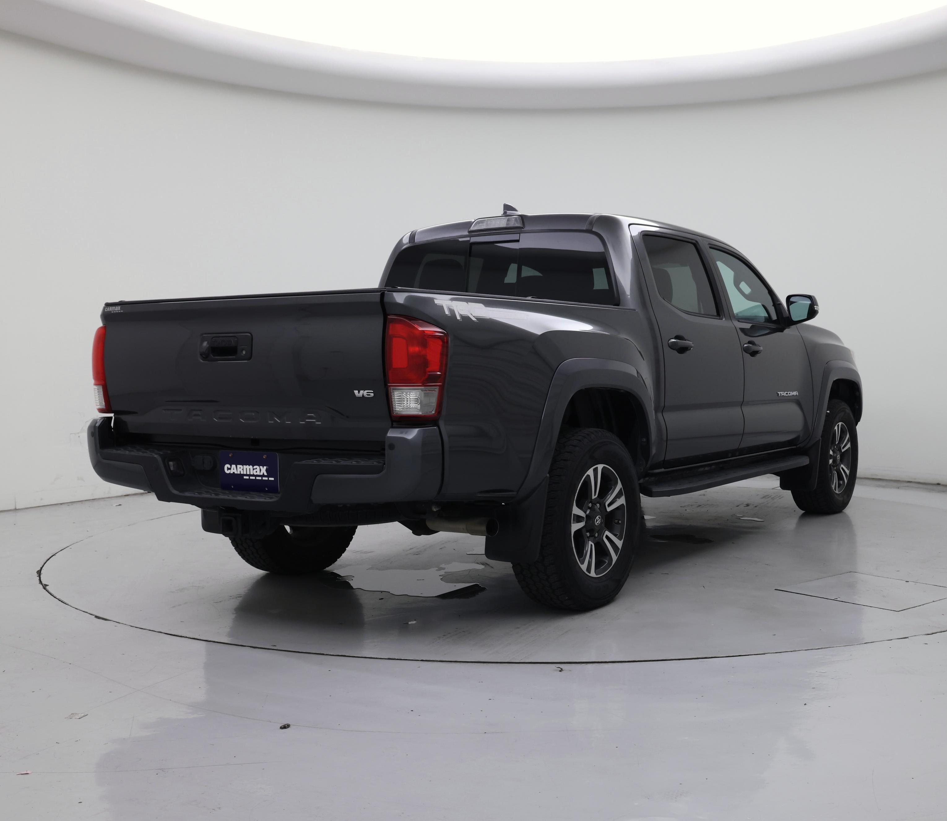 Thumbnail: 2017 Toyota Tacoma - 8