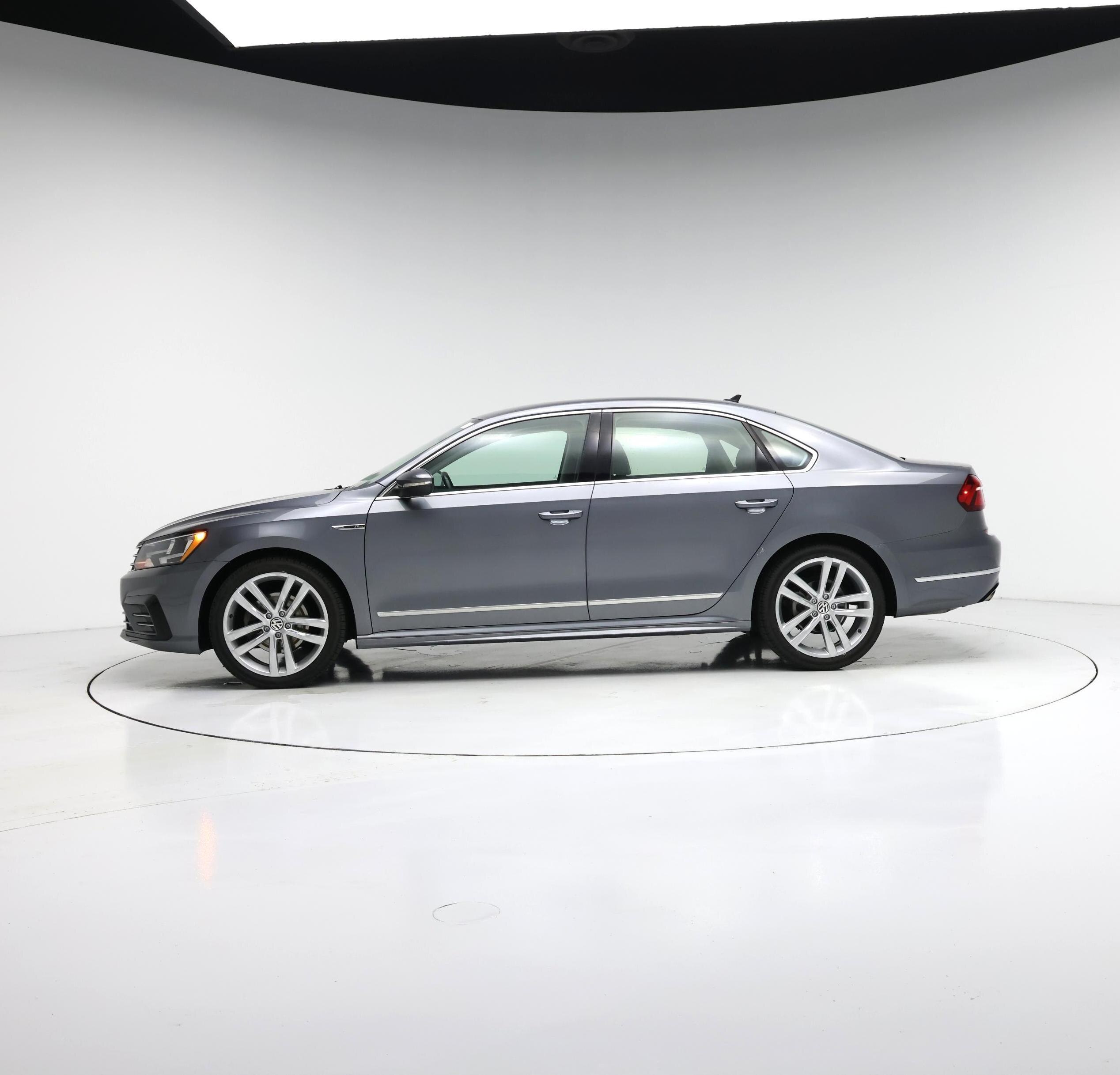 Thumbnail: 2017 Volkswagen Passat - 3