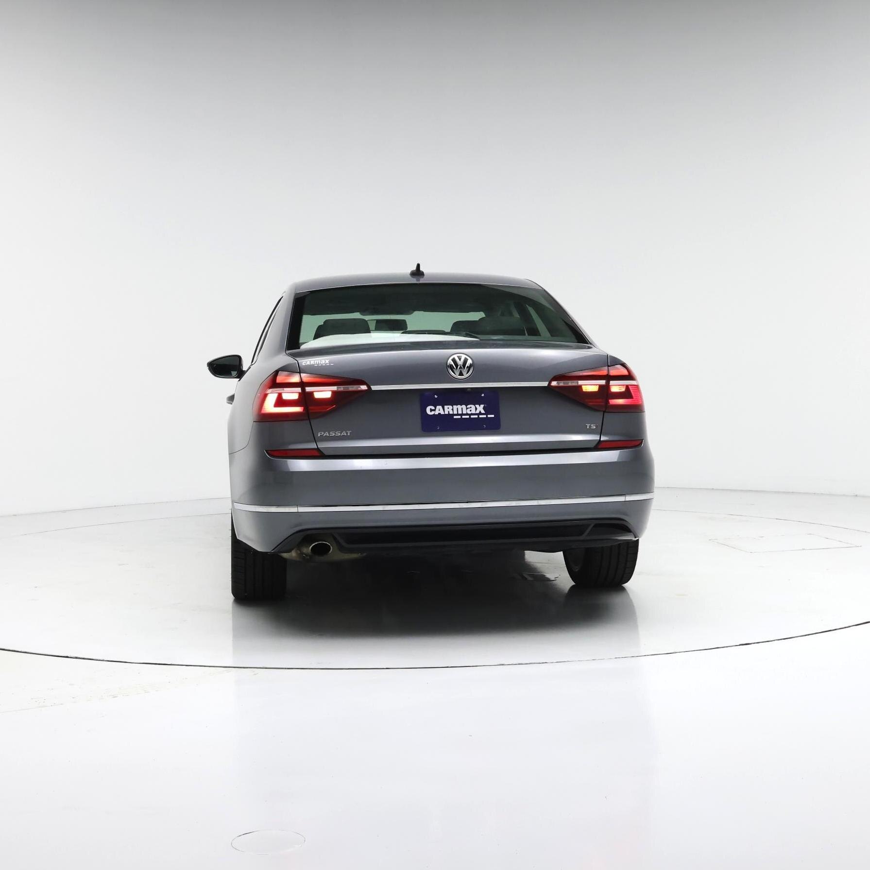 Thumbnail: 2017 Volkswagen Passat - 6