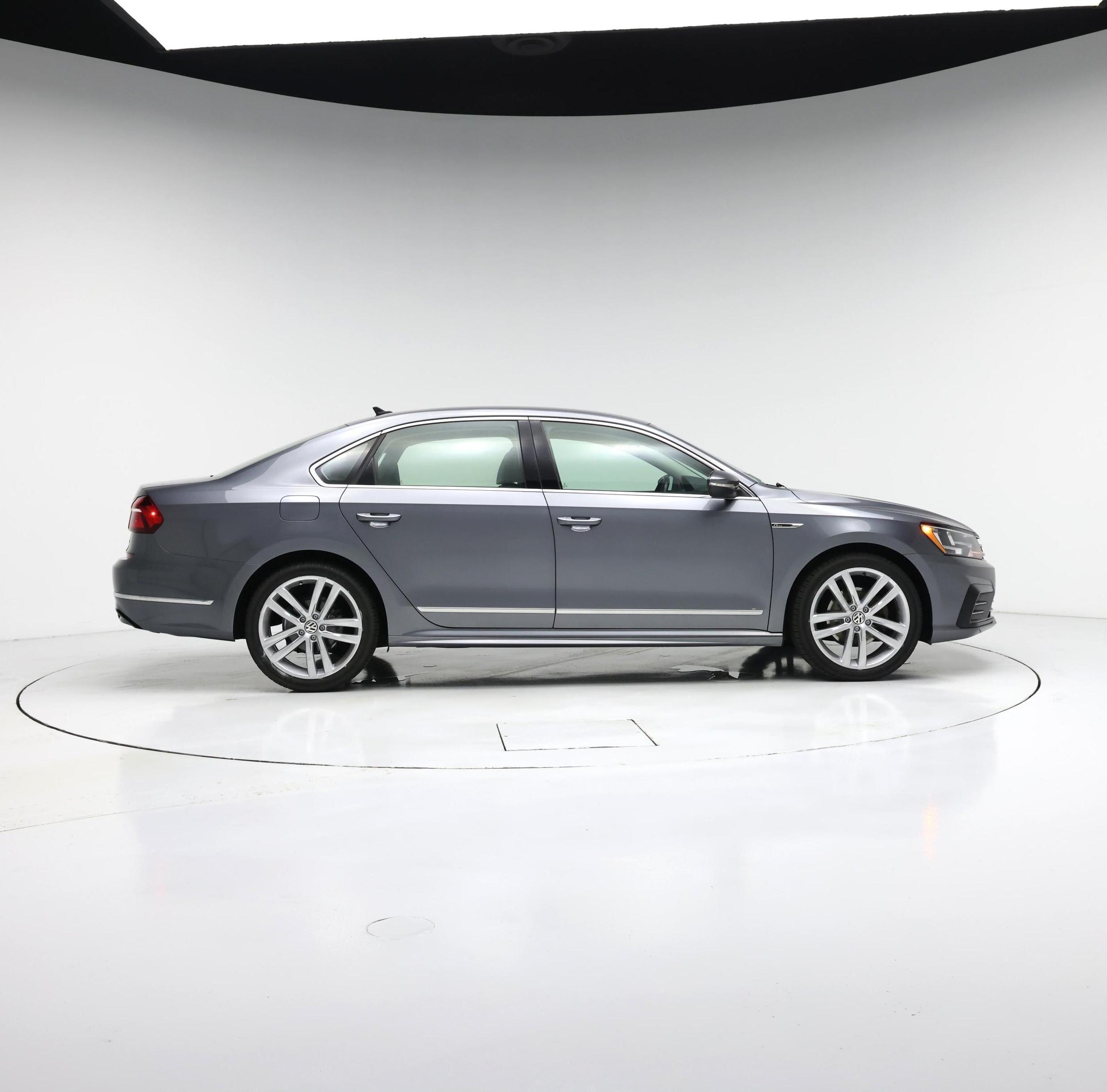 Thumbnail: 2017 Volkswagen Passat - 7