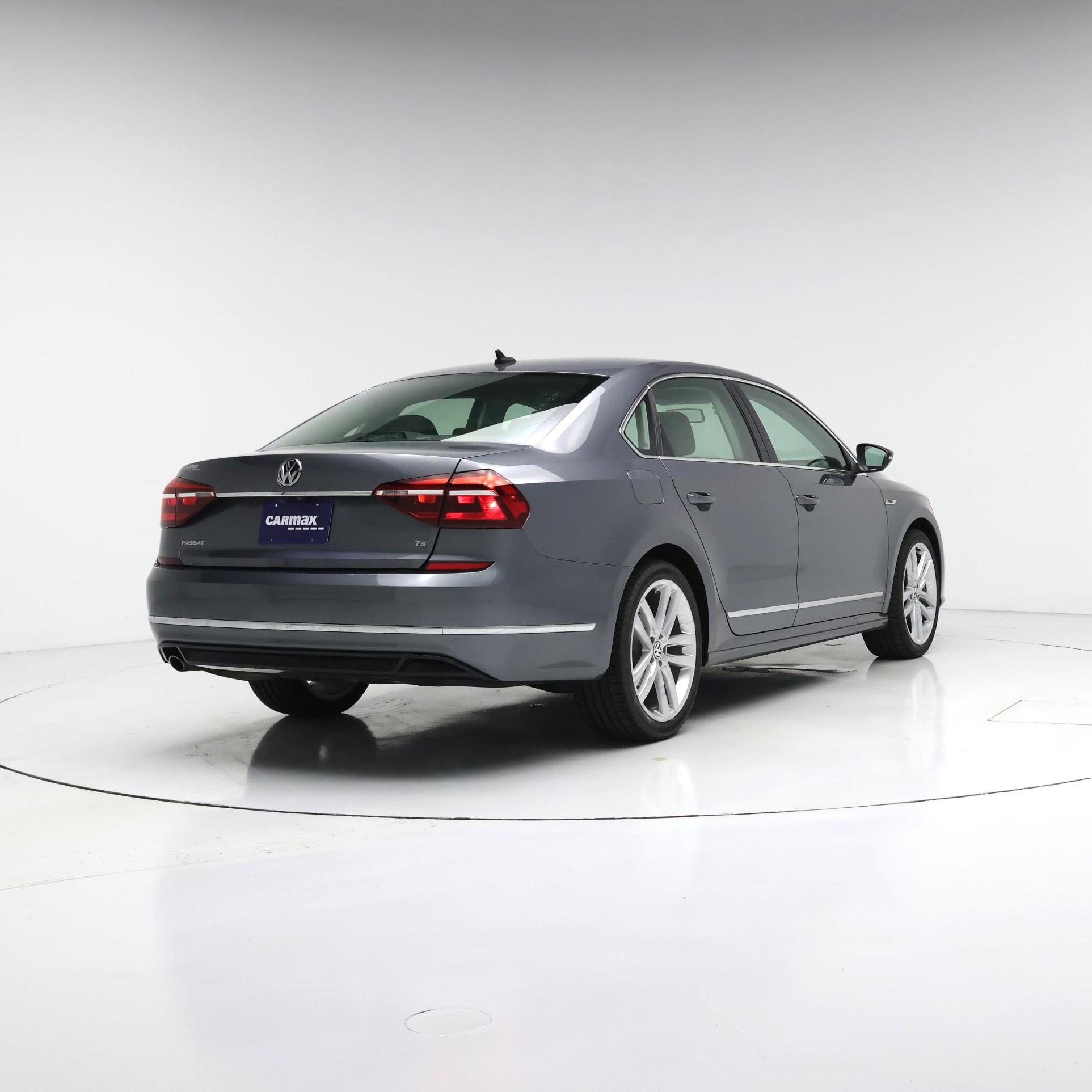 Thumbnail: 2017 Volkswagen Passat - 8