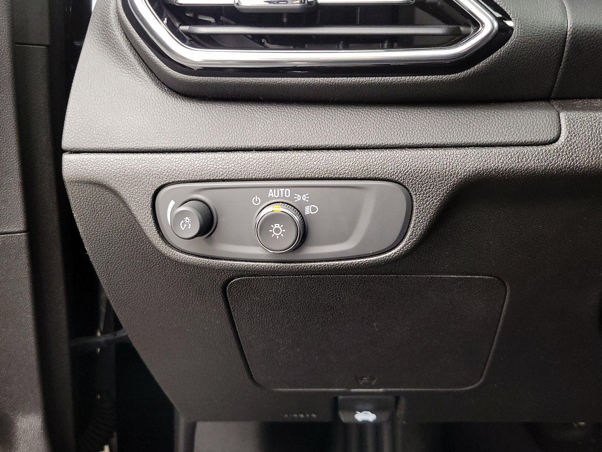 Thumbnail: 2023 Chevrolet Bolt EUV - 13