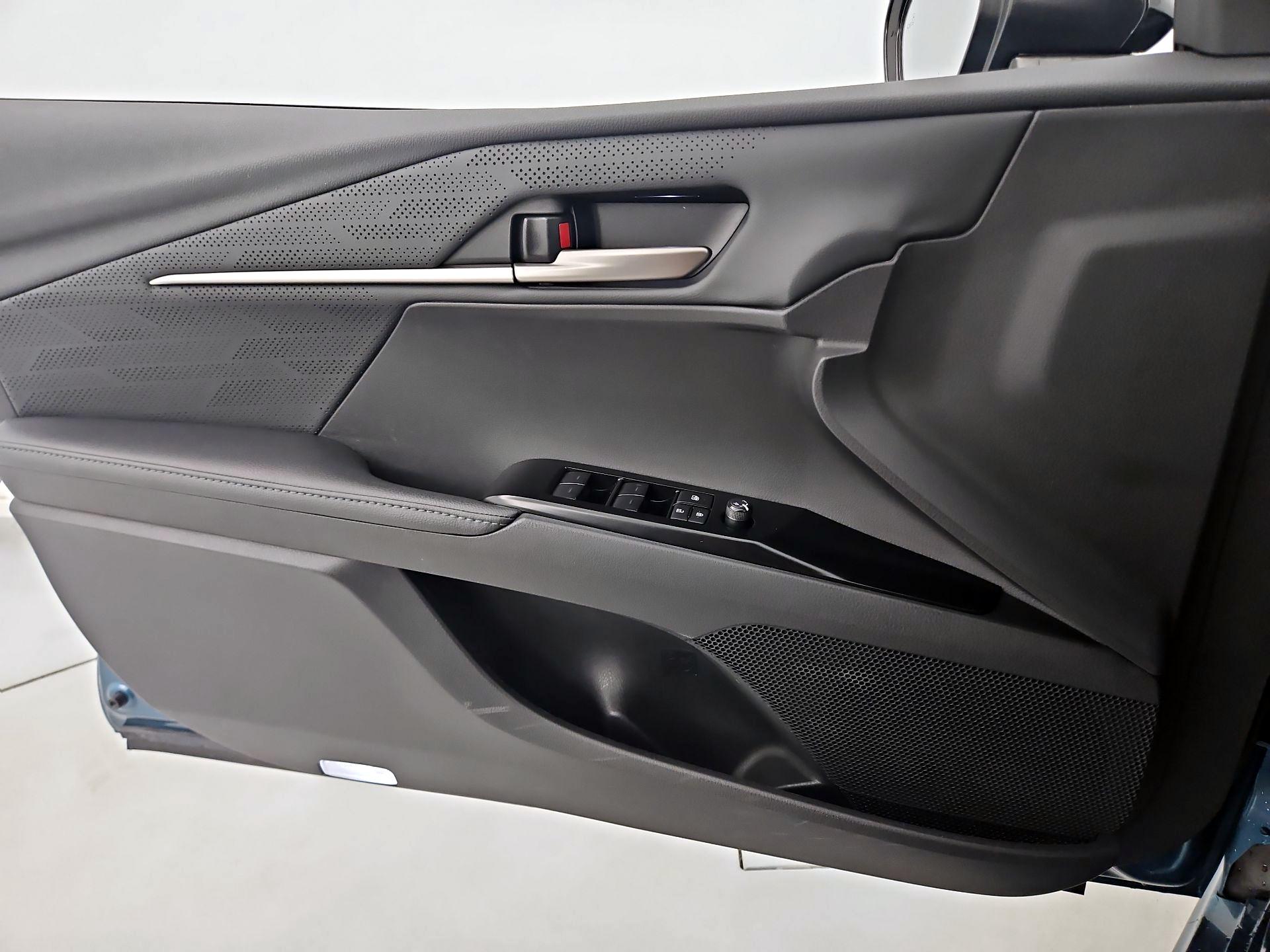 Thumbnail: 2025 Toyota Camry - 12