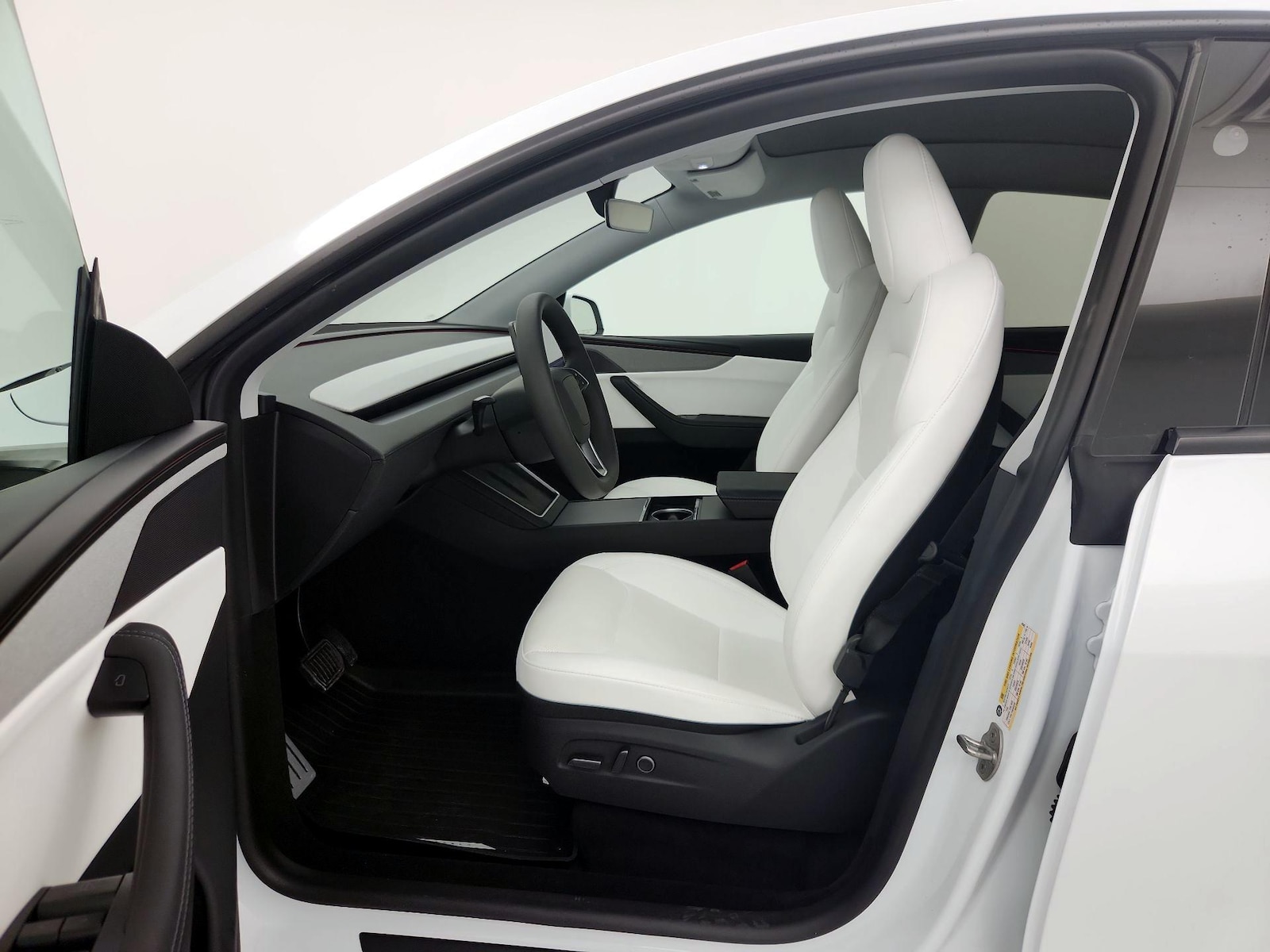 2026 Tesla Model Y Long Range - Photo 12