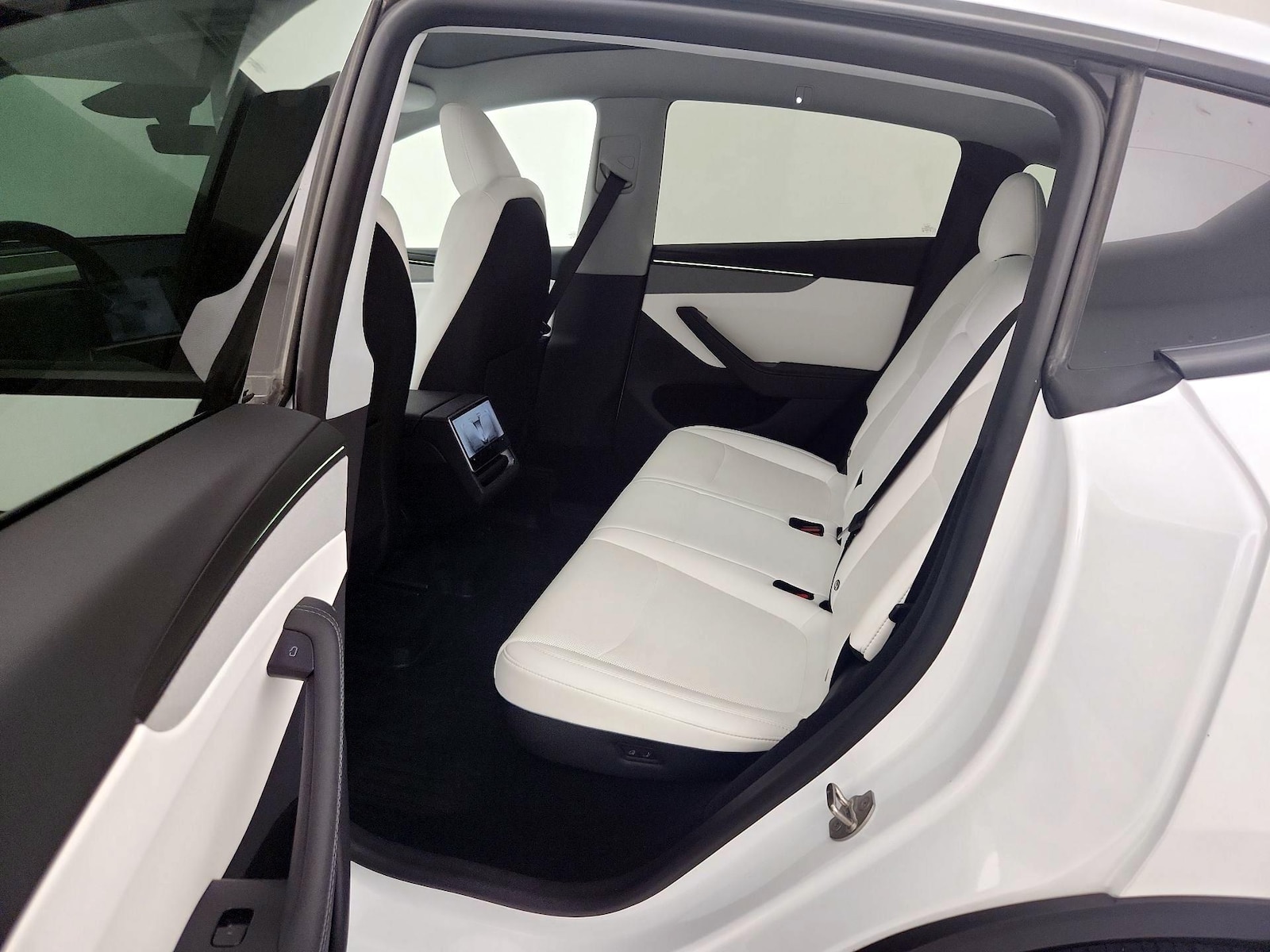 2026 Tesla Model Y Long Range - Photo 20