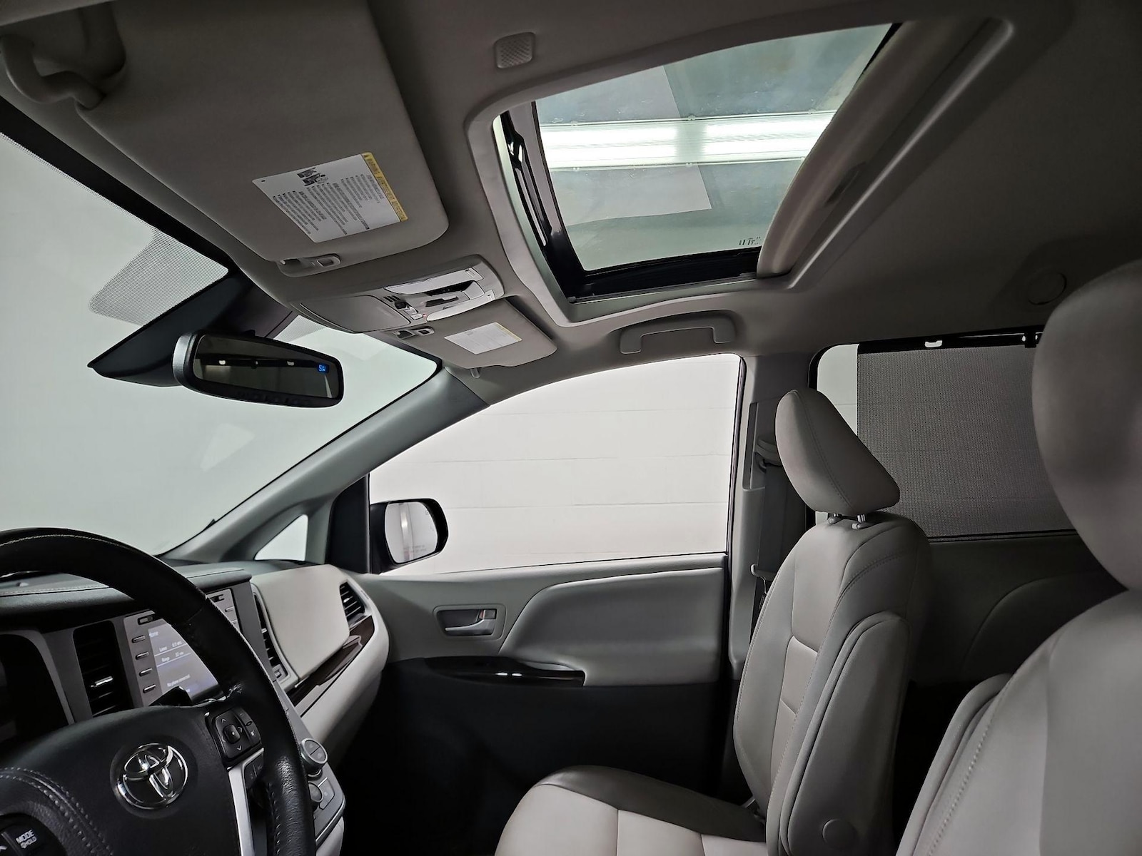 Sunroof(s) & Overhead Airbags