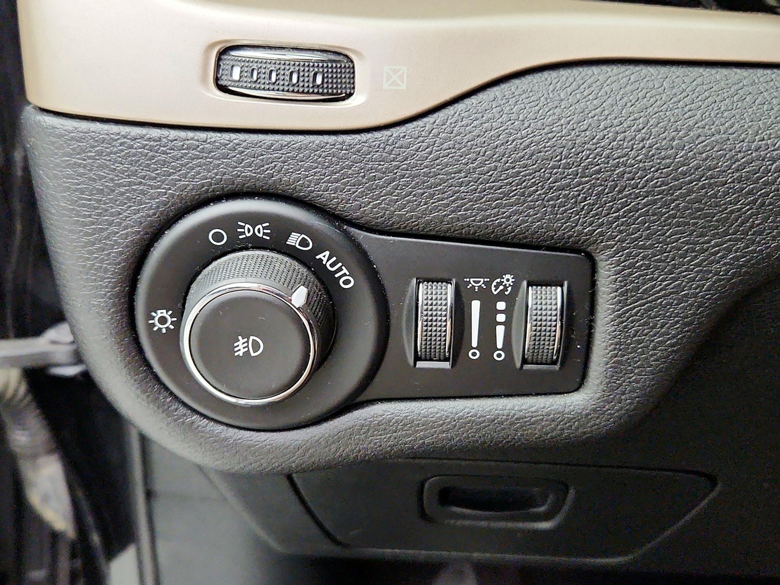 2017 Jeep Cherokee Latitude - Photo 12