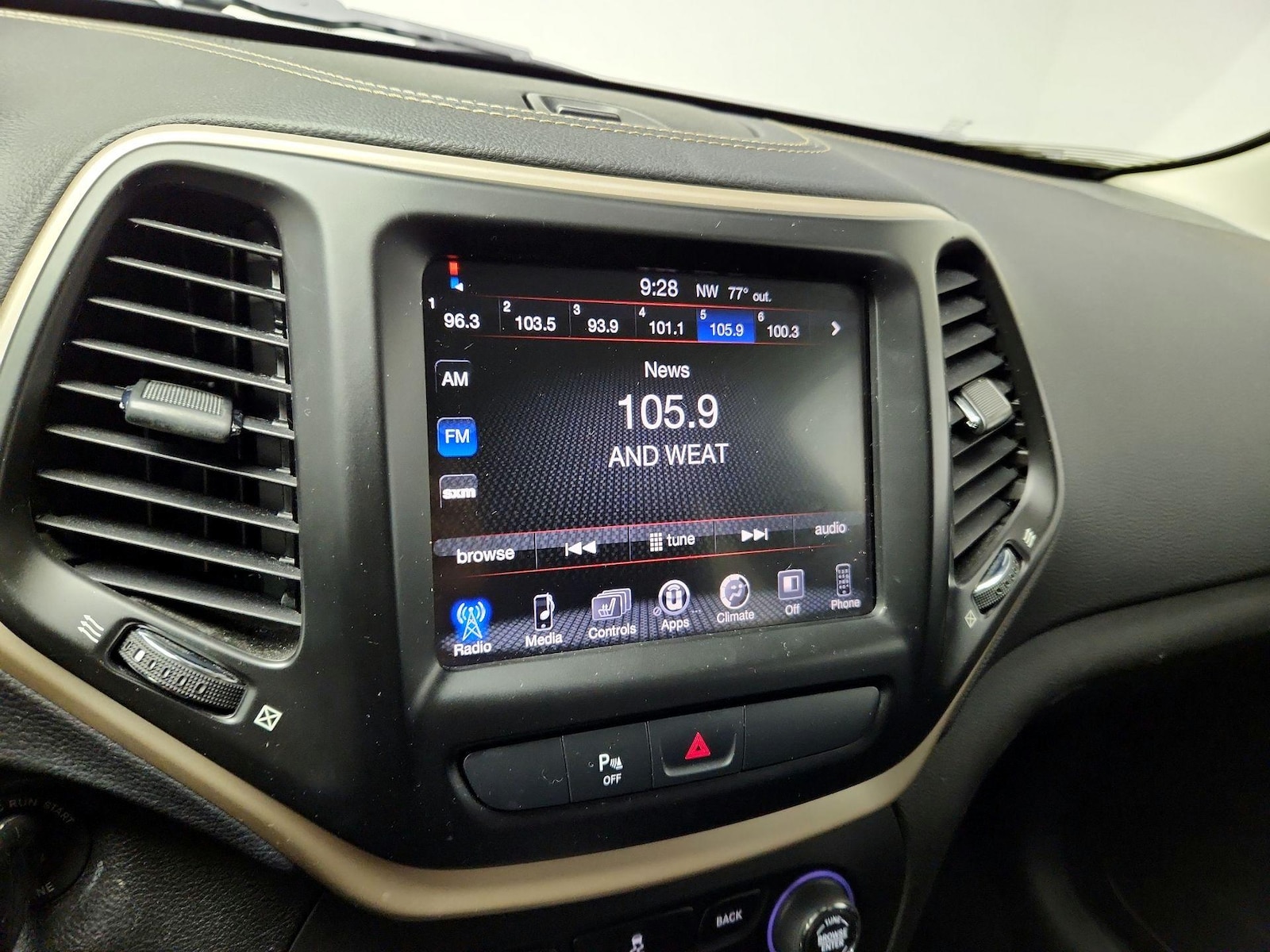 2017 Jeep Cherokee Latitude - Photo 14