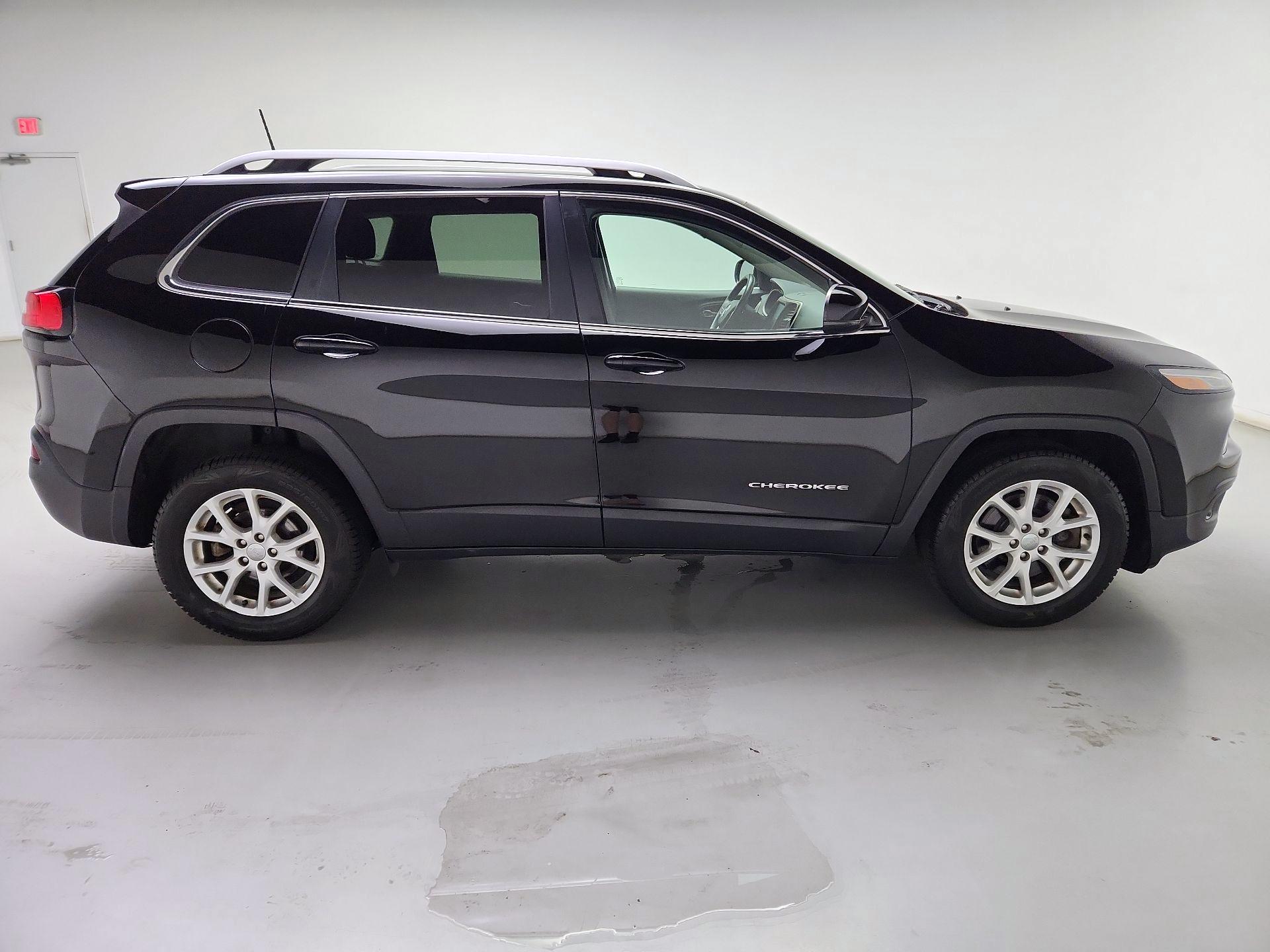 Thumbnail: 2017 Jeep Cherokee - 4