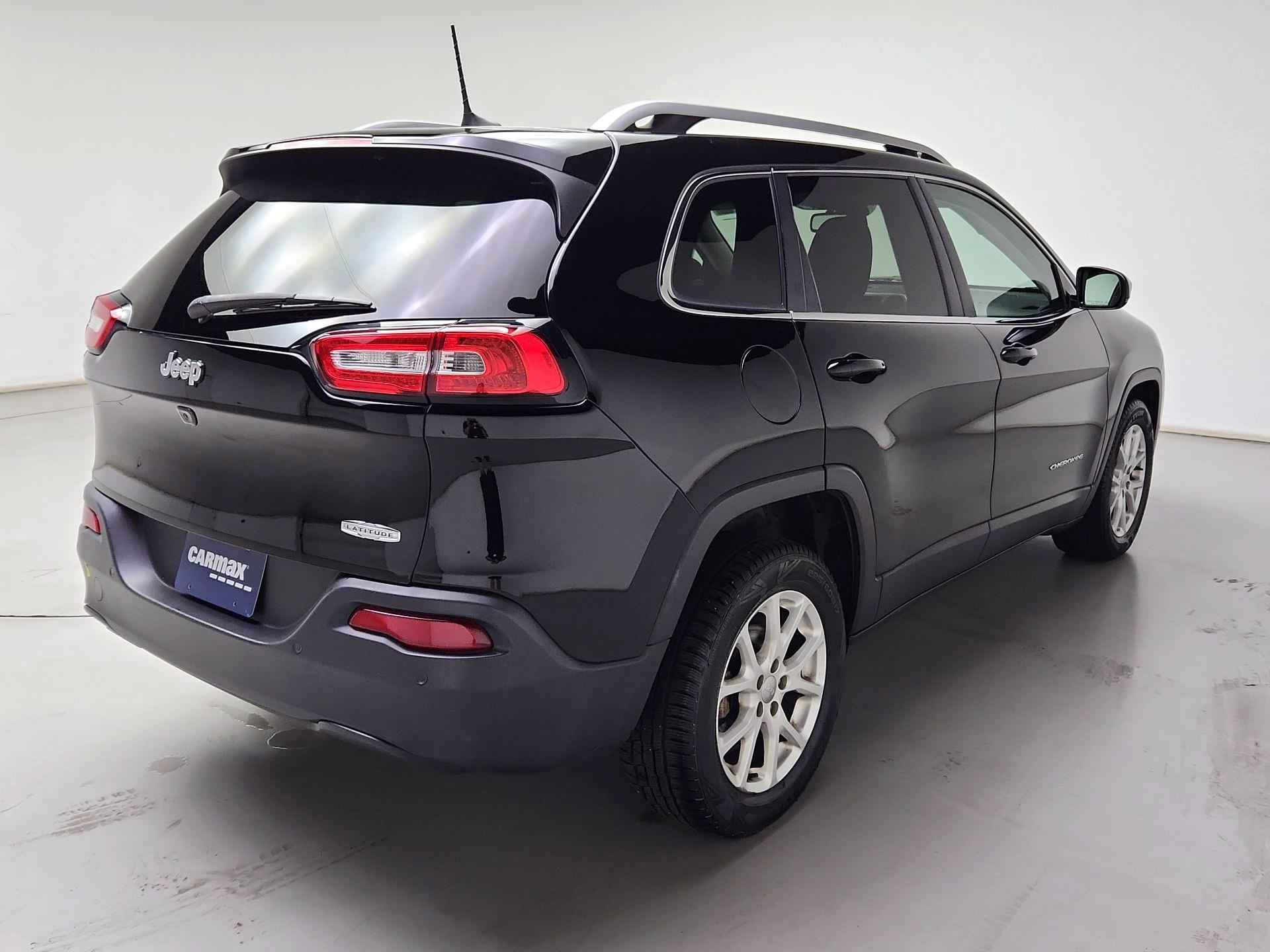 Thumbnail: 2017 Jeep Cherokee - 5