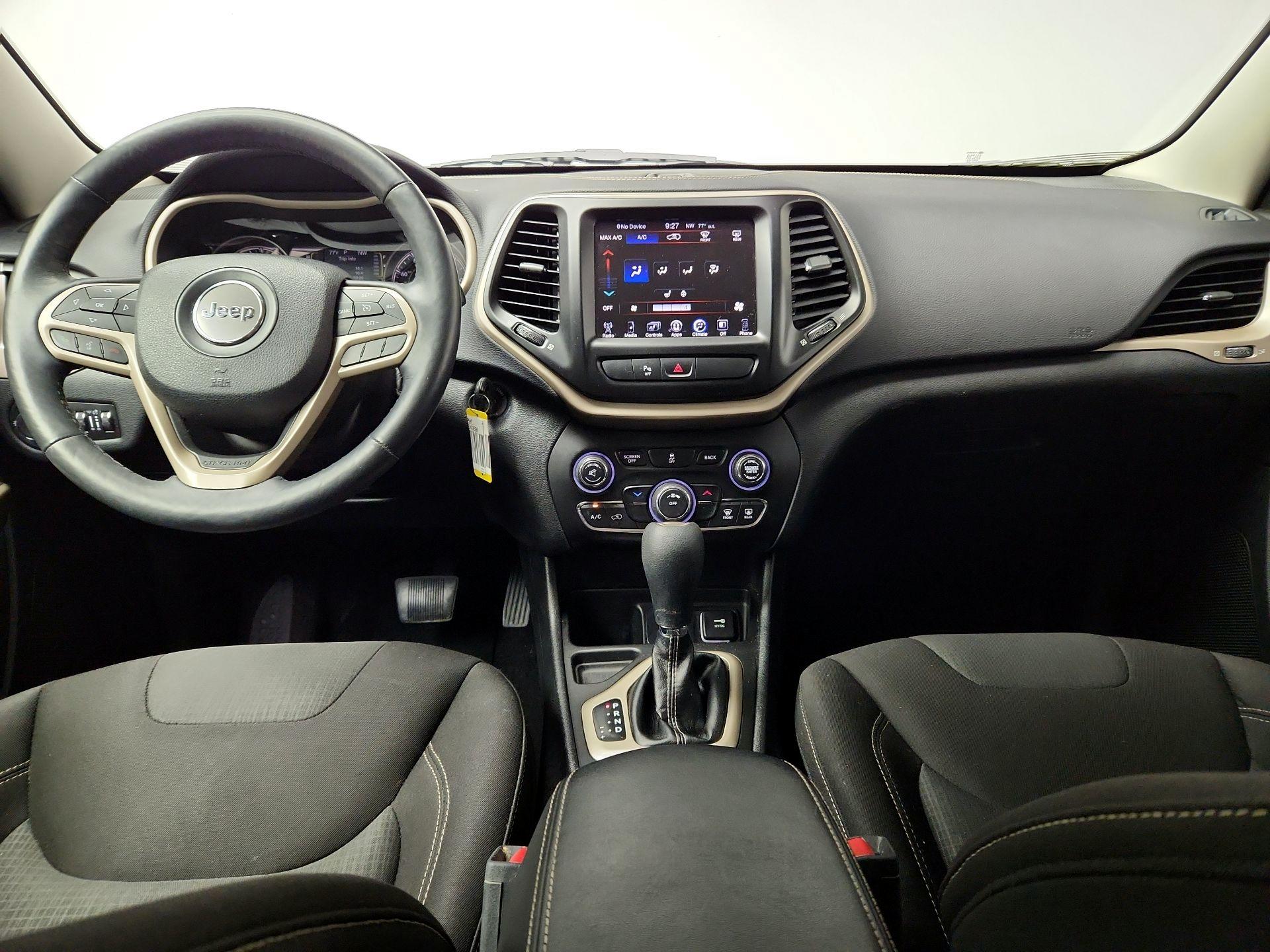 Thumbnail: 2017 Jeep Cherokee - 8