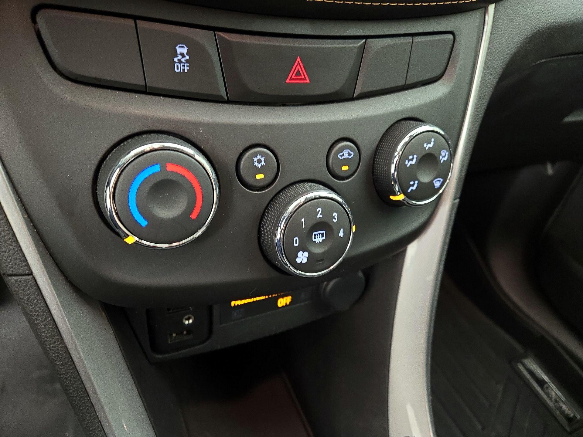 Thumbnail: 2018 Chevrolet Trax - 16