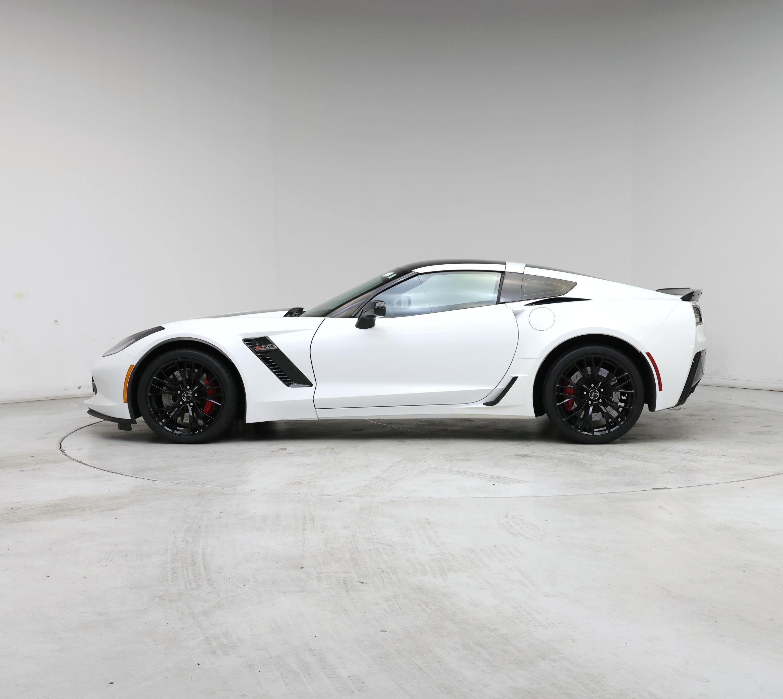 Thumbnail: 2015 Chevrolet Corvette - 3