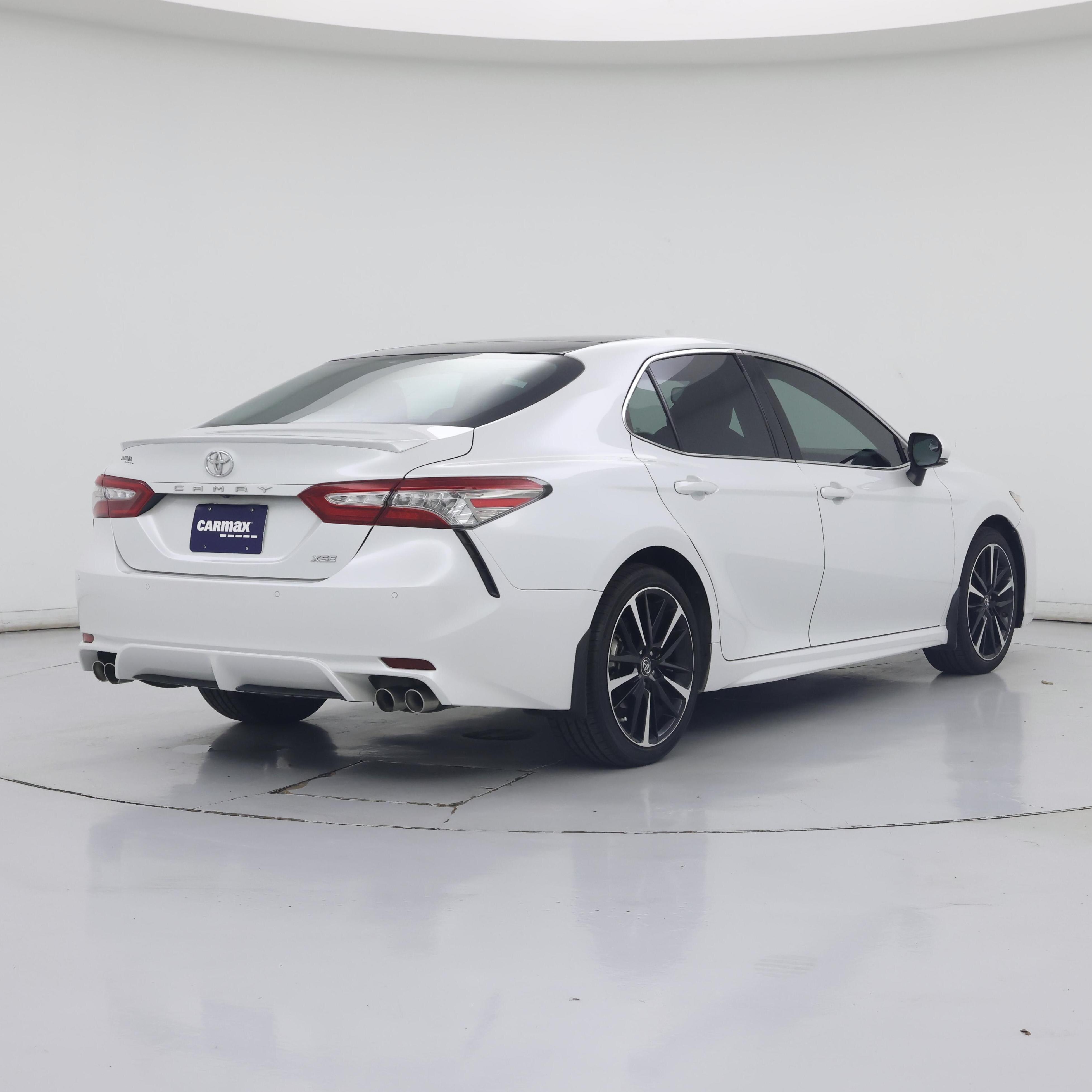 Thumbnail: 2018 Toyota Camry - 8